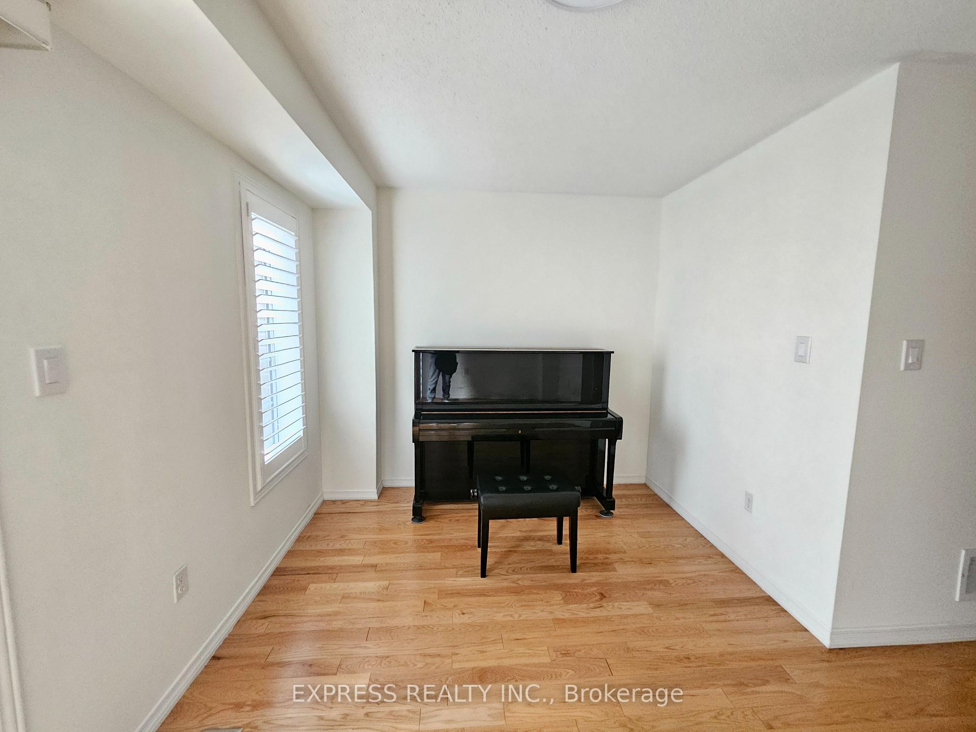 Photo 12 of 104 Prince Charles Way, Markham, Berczy — HOMEH