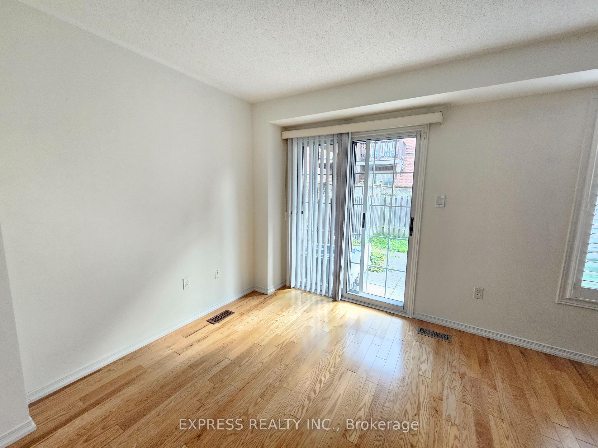 Photo 14 of 104 Prince Charles Way, Markham, Berczy — HOMEH