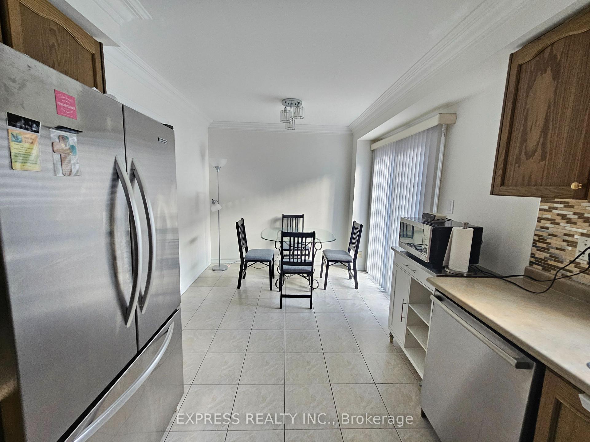 Photo 16 of 104 Prince Charles Way, Markham, Berczy — HOMEH