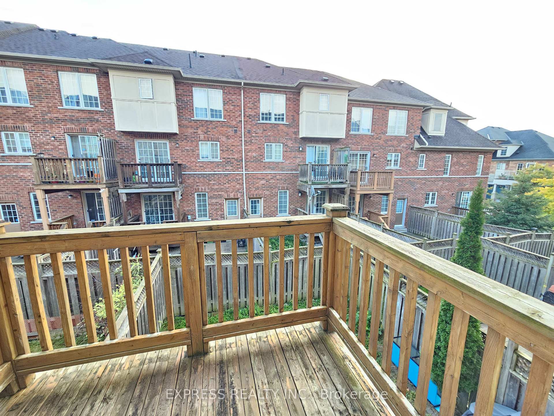 Photo 18 of 104 Prince Charles Way, Markham, Berczy — HOMEH