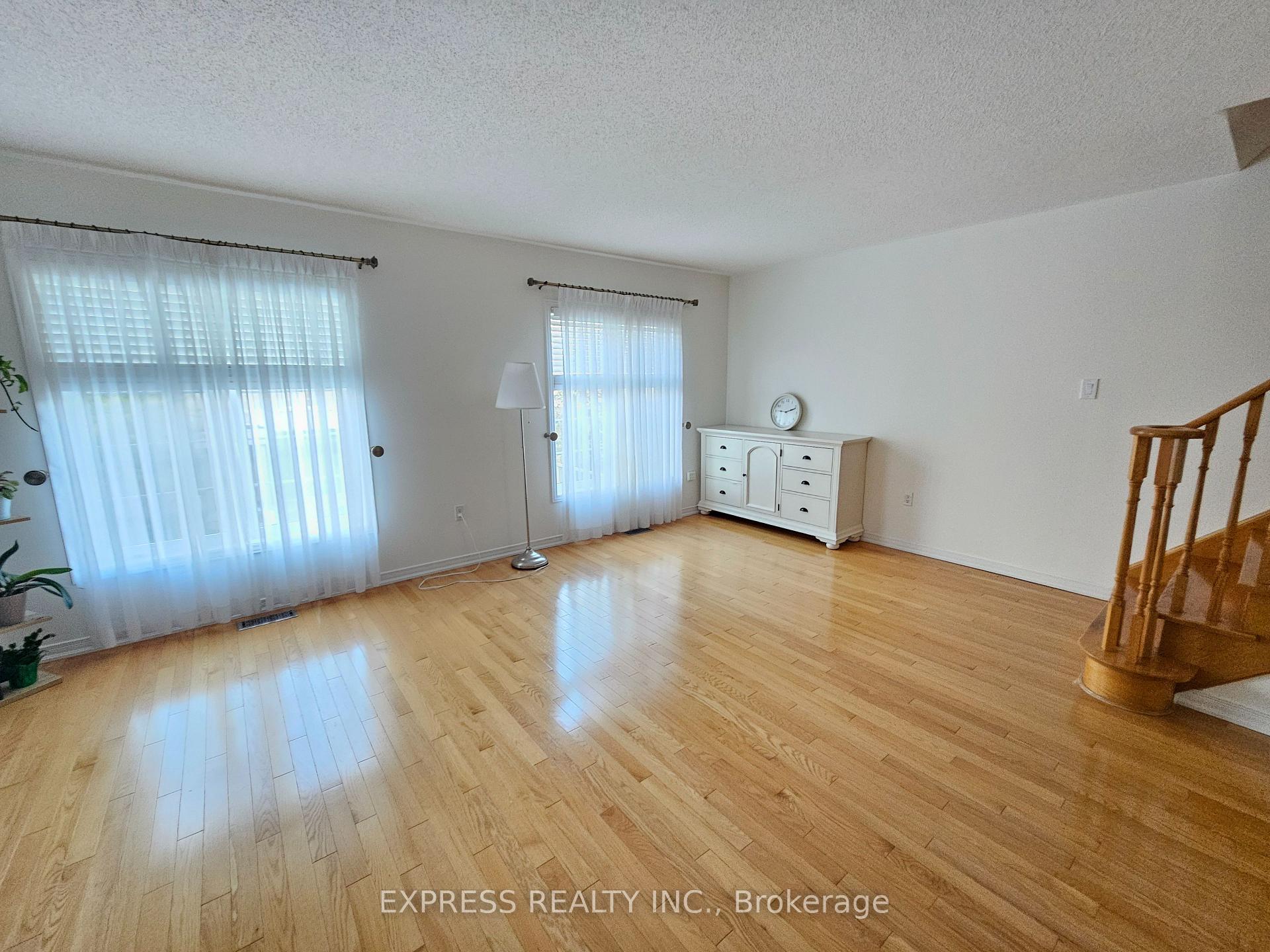 Photo 21 of 104 Prince Charles Way, Markham, Berczy — HOMEH