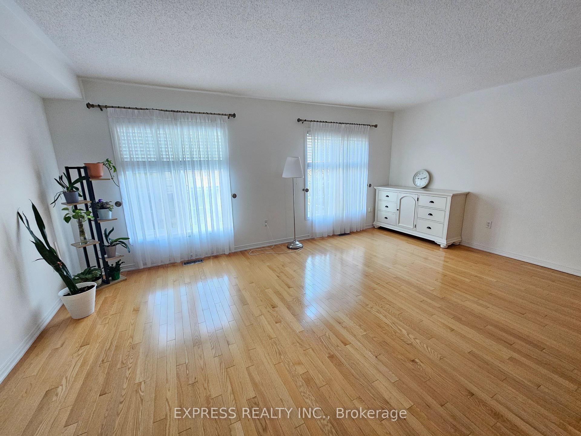 Photo 22 of 104 Prince Charles Way, Markham, Berczy — HOMEH
