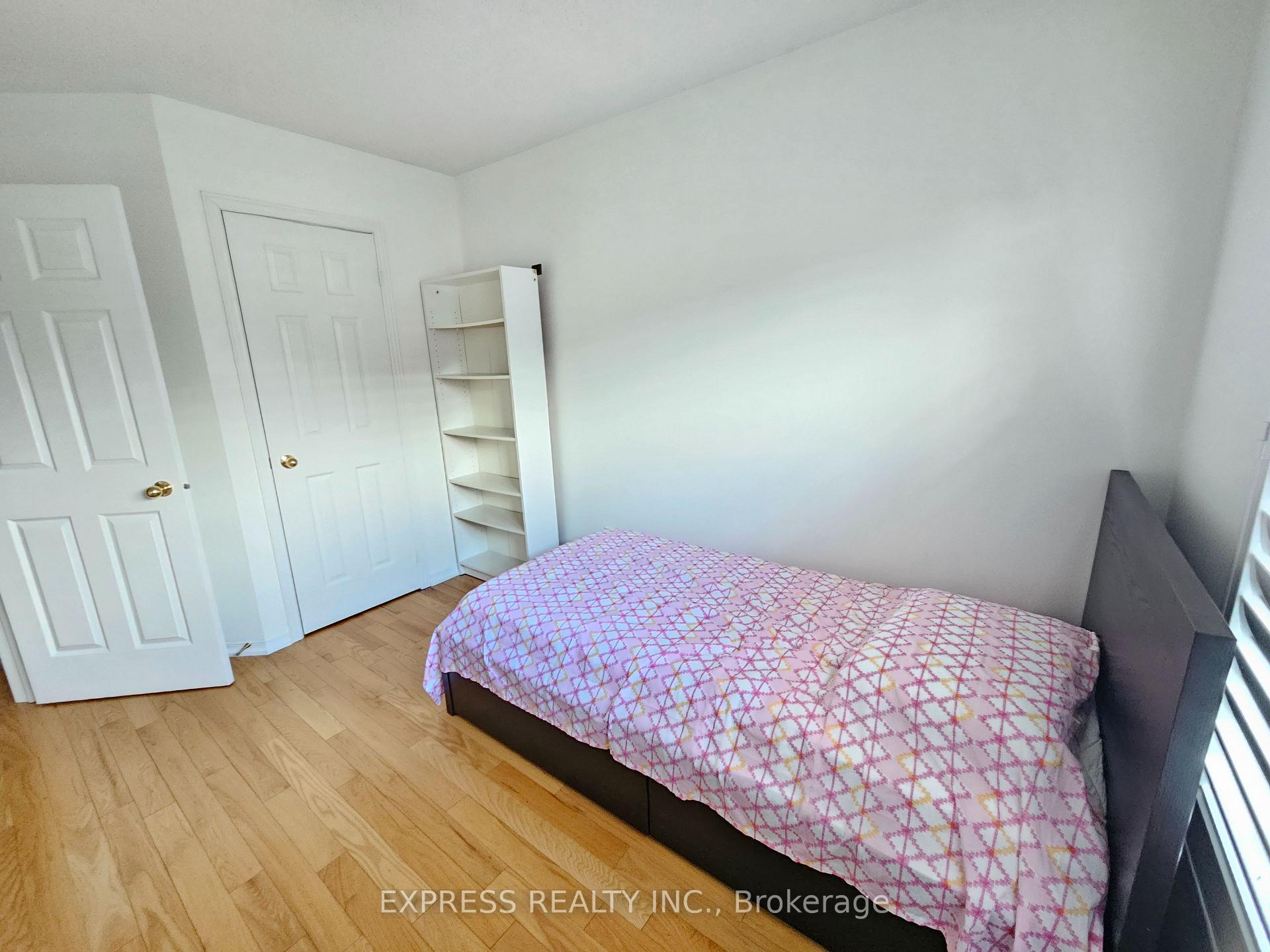 Photo 28 of 104 Prince Charles Way, Markham, Berczy — HOMEH