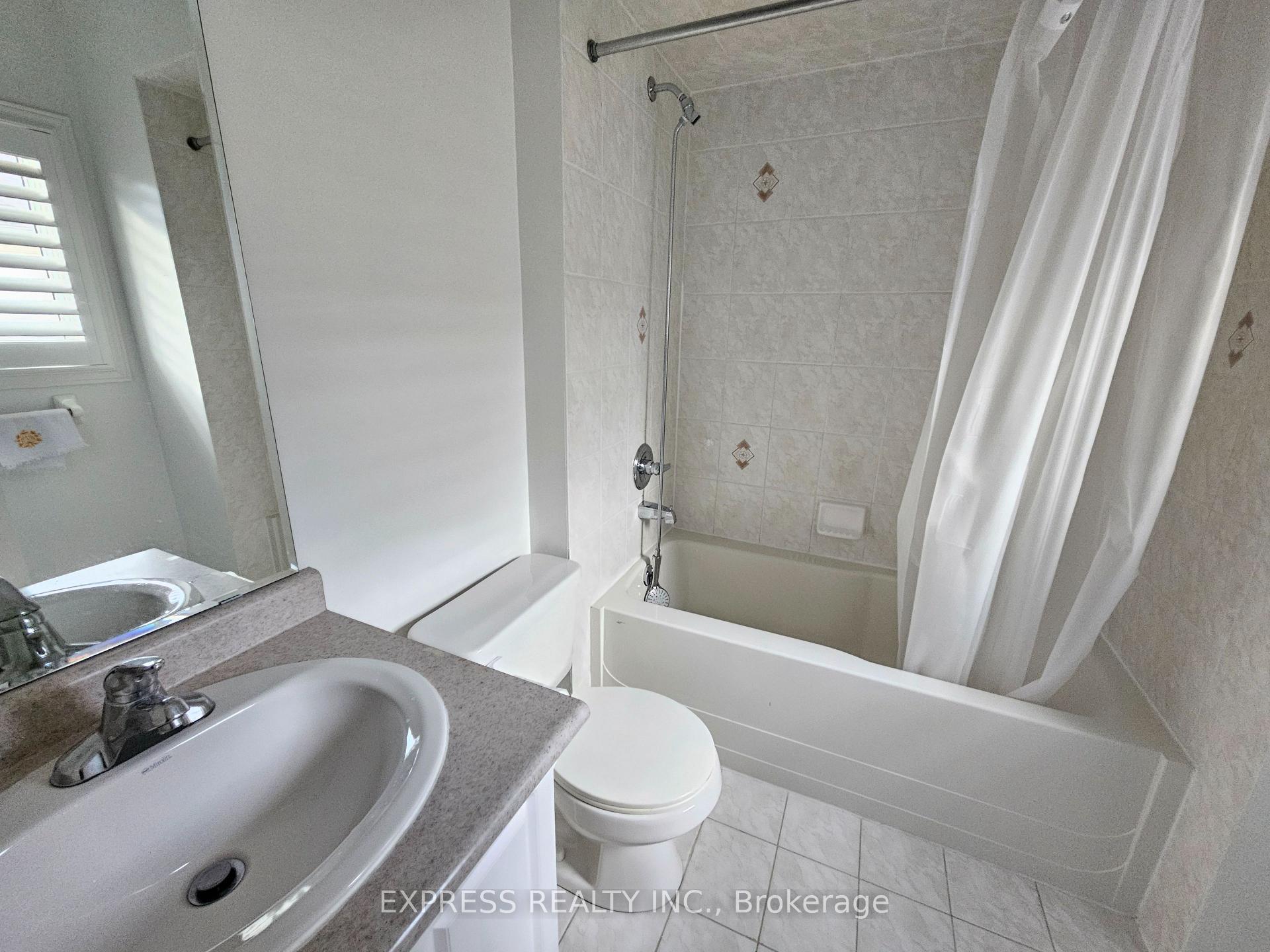 Photo 32 of 104 Prince Charles Way, Markham, Berczy — HOMEH