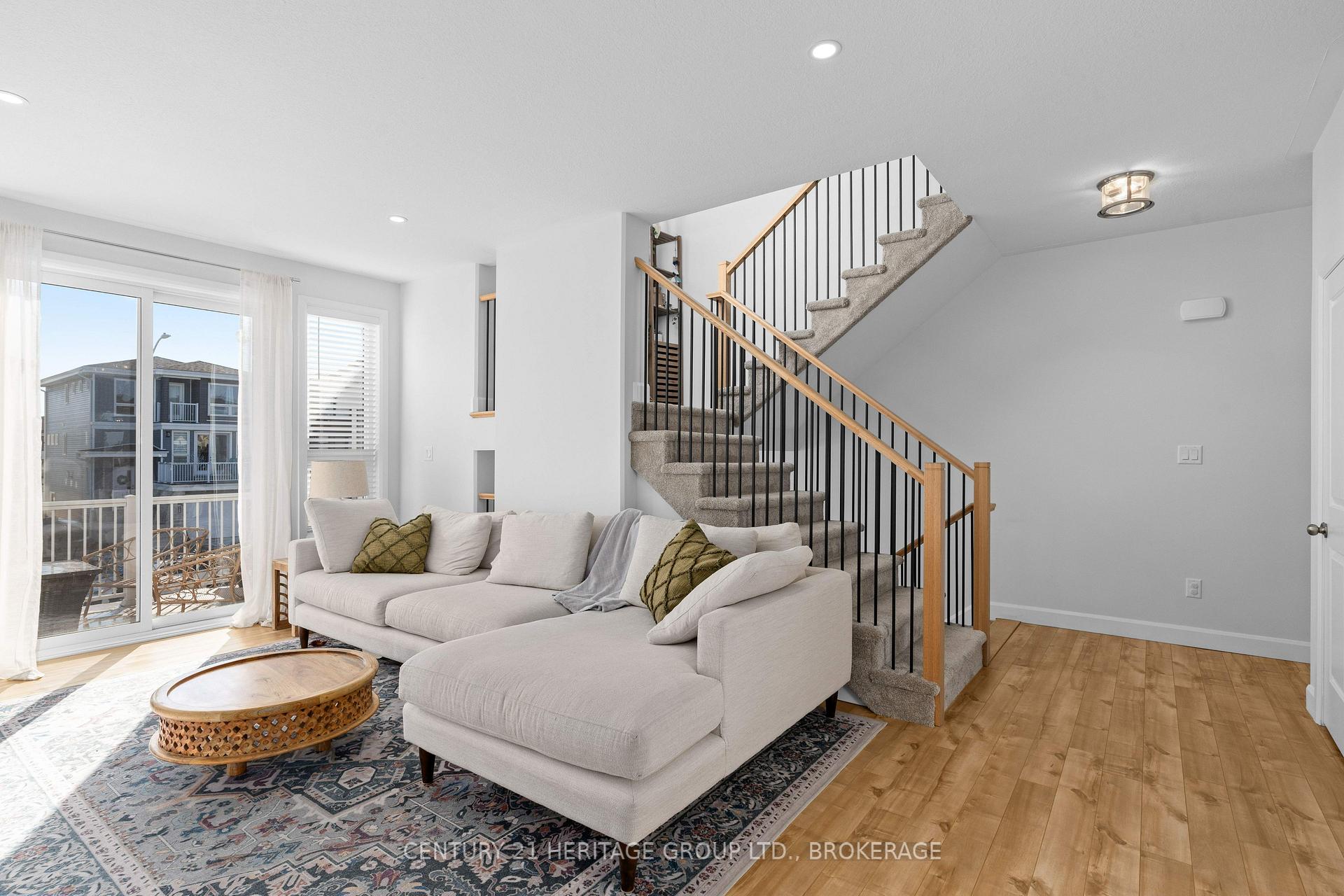 Photo 8 of 127 Superior Drive, Loyalist, Amherstview — HOMEH