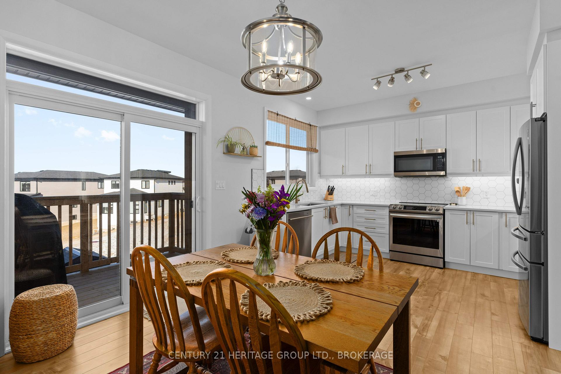 Photo 11 of 127 Superior Drive, Loyalist, Amherstview — HOMEH