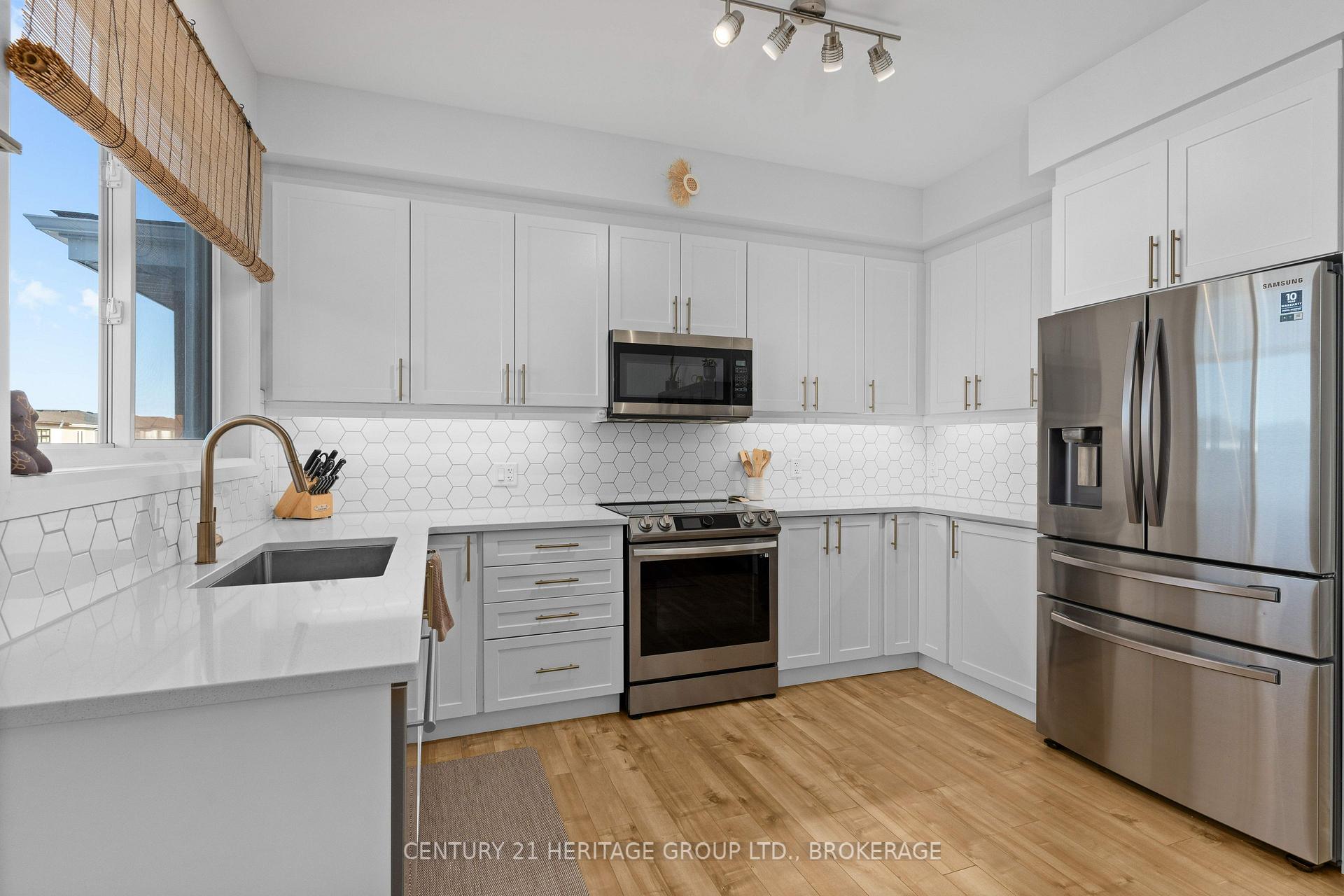 Photo 12 of 127 Superior Drive, Loyalist, Amherstview — HOMEH