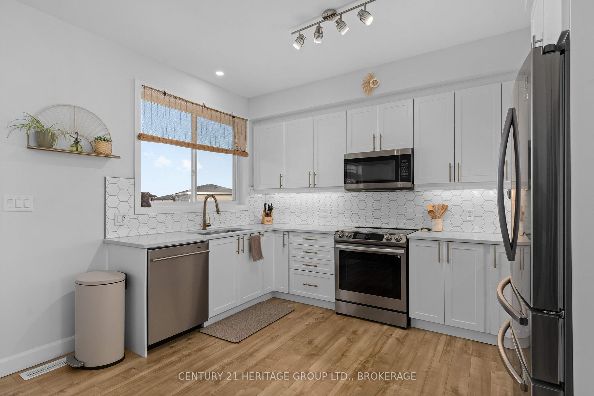 Photo 13 of 127 Superior Drive, Loyalist, Amherstview — HOMEH