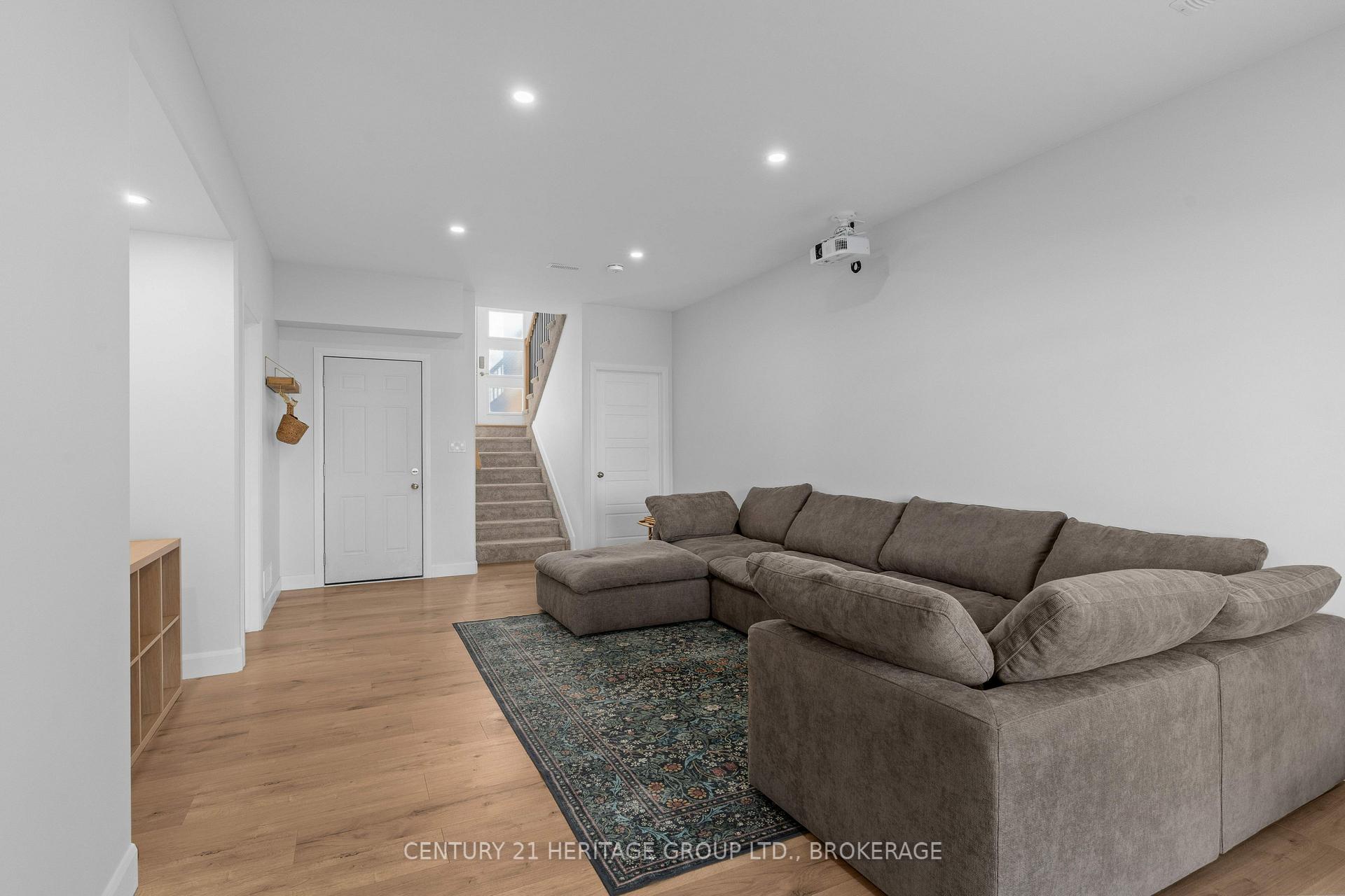 Photo 30 of 127 Superior Drive, Loyalist, Amherstview — HOMEH