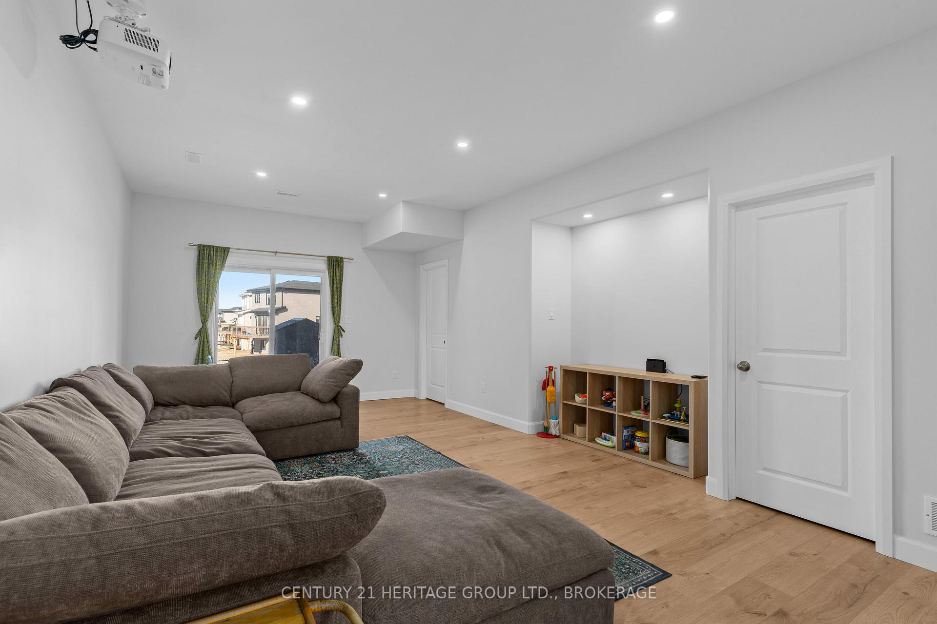 Photo 31 of 127 Superior Drive, Loyalist, Amherstview — HOMEH