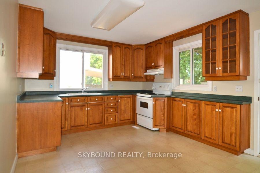 Photo 4 of 198 Pinedale Drive, Kitchener — HOMEH