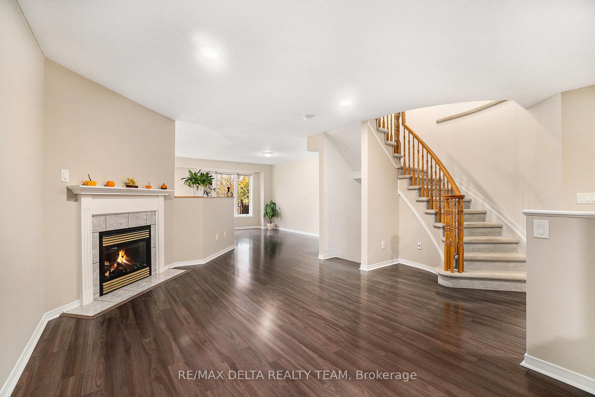 Photo 3 of 576 Aberfoyle Circle, Ottawa, Kanata - Morgan's Grant/South March — HOMEH