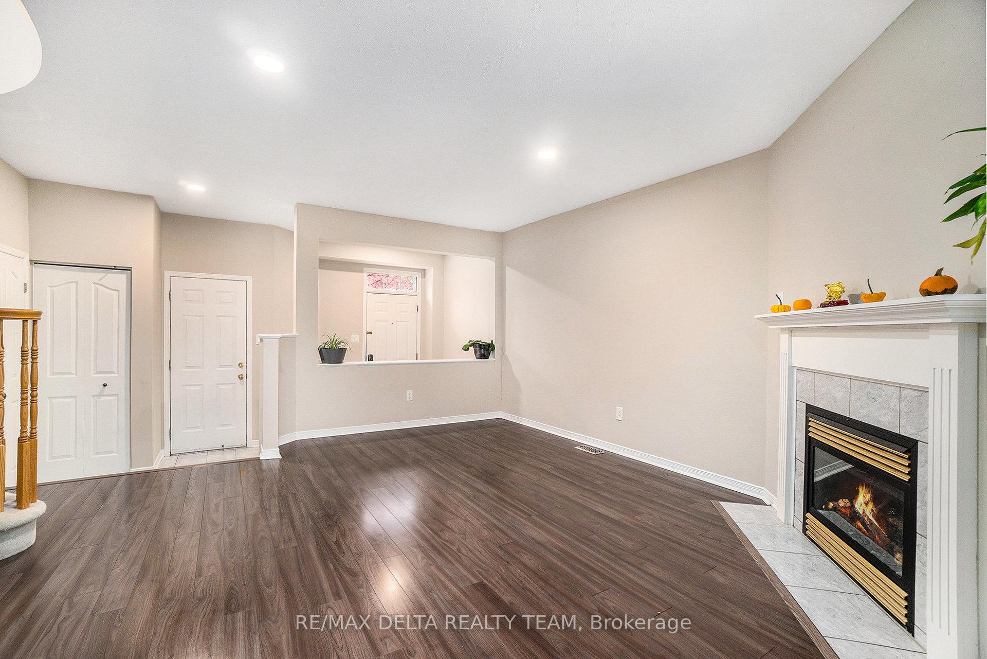 Photo 4 of 576 Aberfoyle Circle, Ottawa, Kanata - Morgan's Grant/South March — HOMEH