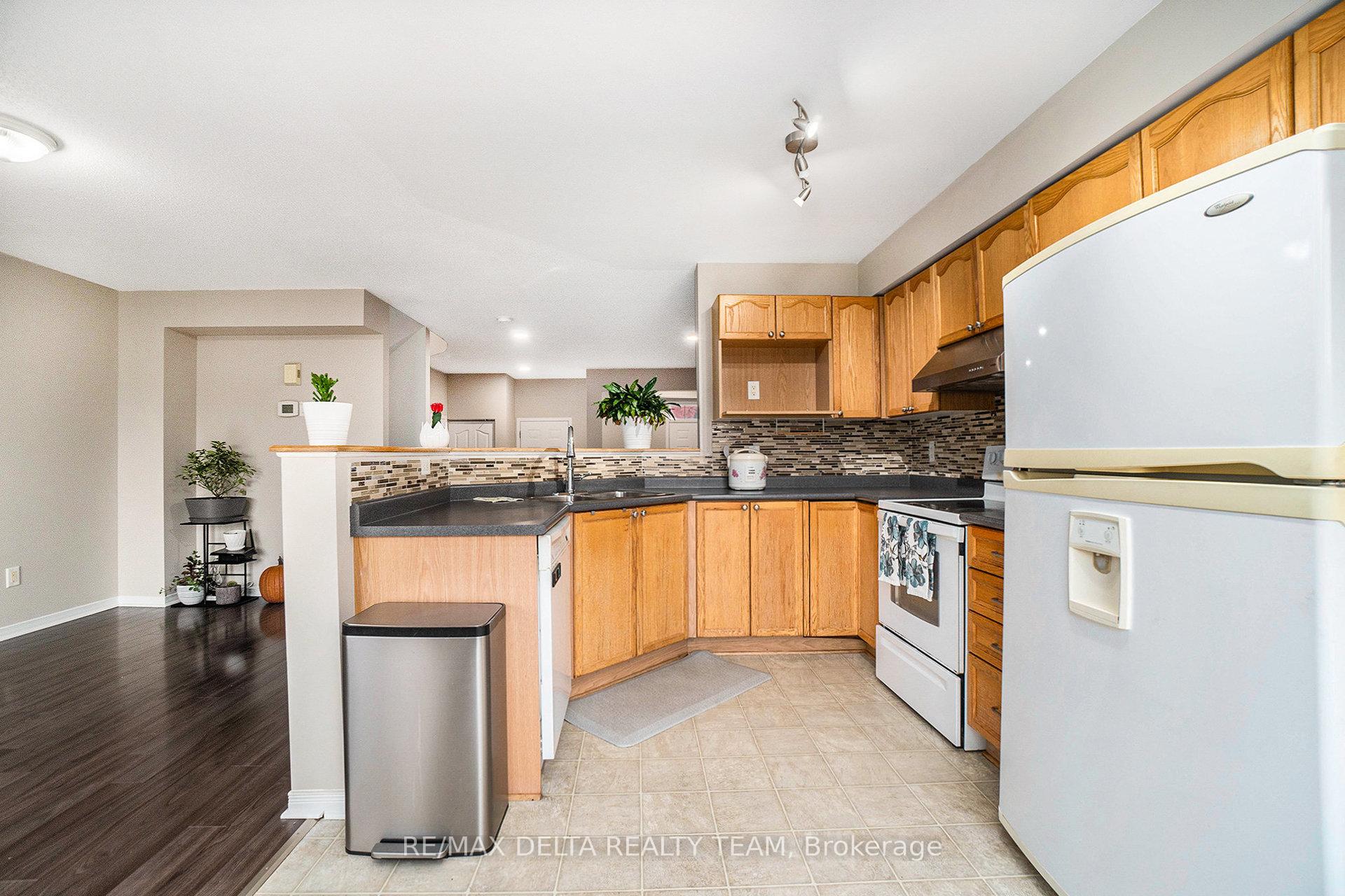 Photo 6 of 576 Aberfoyle Circle, Ottawa, Kanata - Morgan's Grant/South March — HOMEH