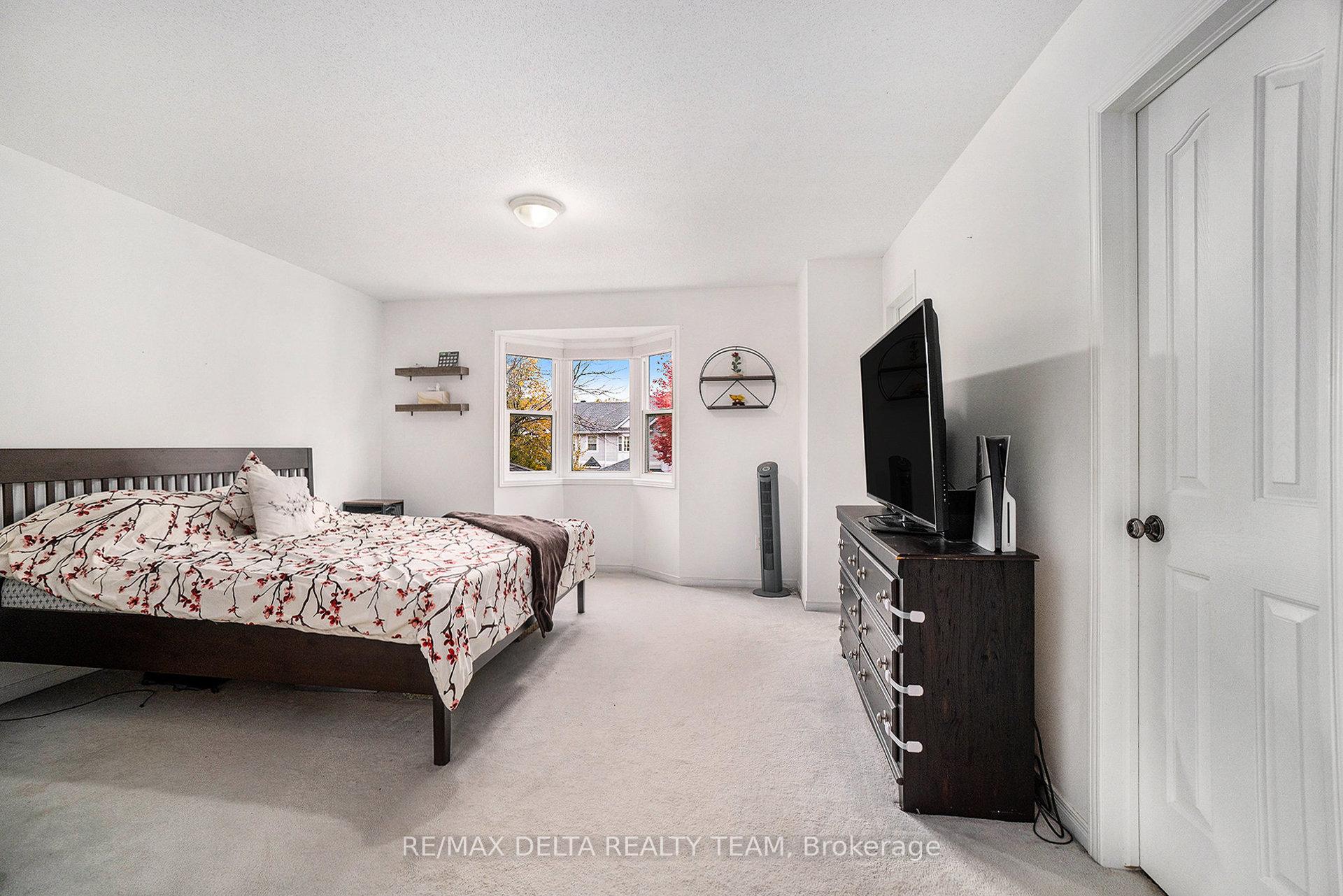 Photo 8 of 576 Aberfoyle Circle, Ottawa, Kanata - Morgan's Grant/South March — HOMEH
