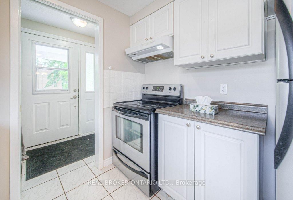 Photo 8 of 119 Kingswood Drive, Kitchener — HOMEH