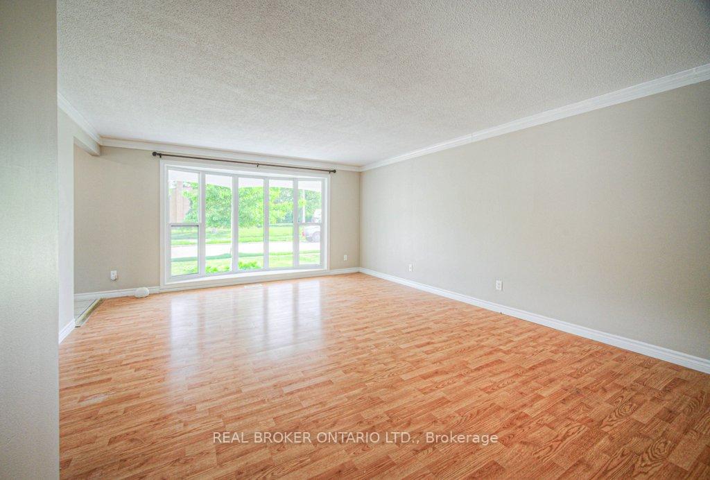 Photo 12 of 119 Kingswood Drive, Kitchener — HOMEH