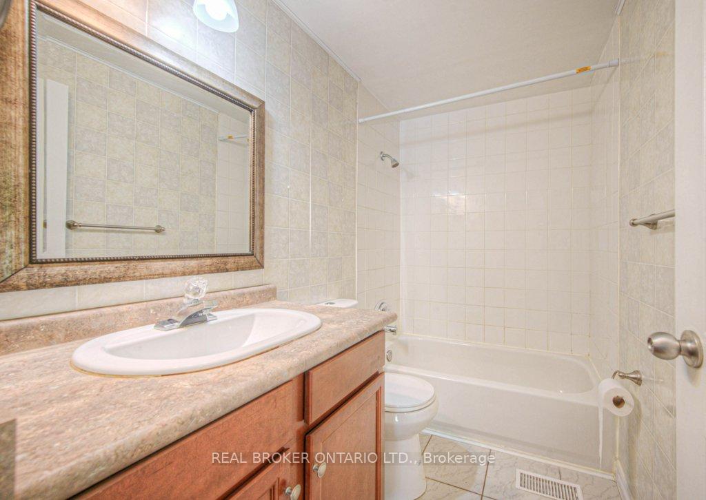 Photo 17 of 119 Kingswood Drive, Kitchener — HOMEH