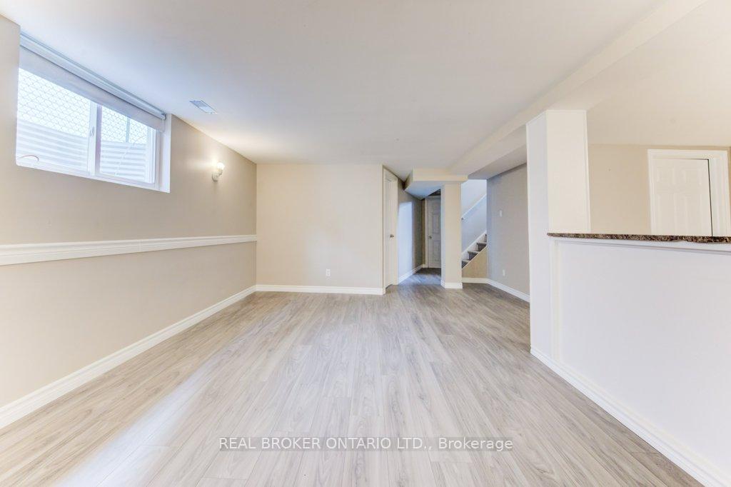 Photo 32 of 119 Kingswood Drive, Kitchener — HOMEH