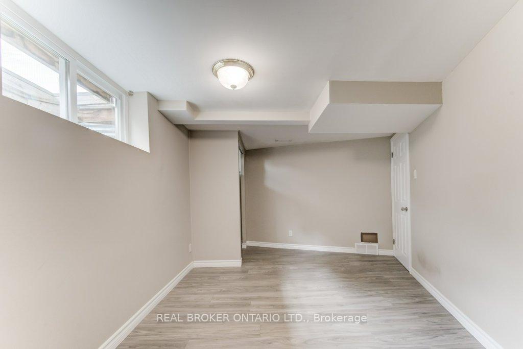 Photo 45 of 119 Kingswood Drive, Kitchener — HOMEH