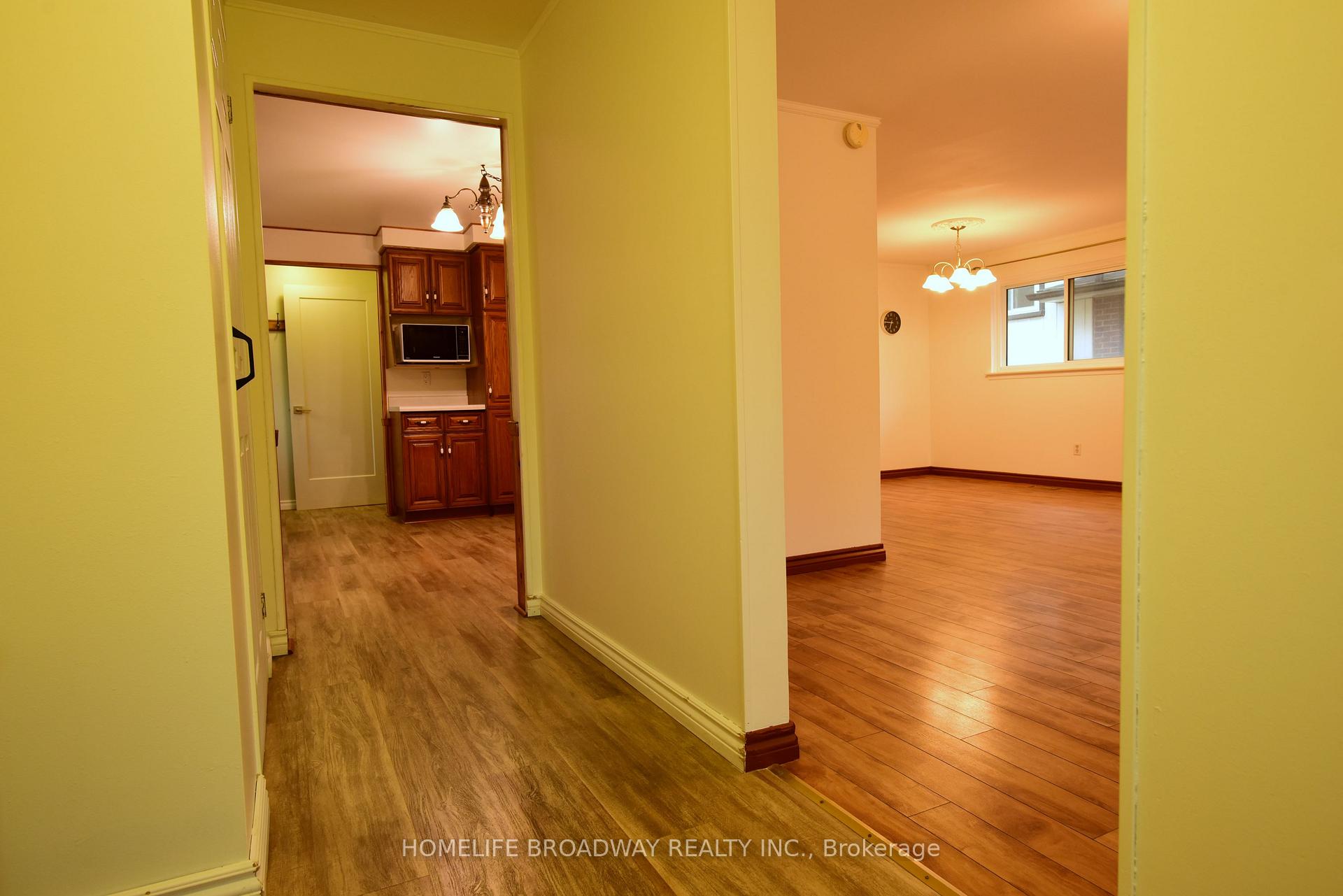 Photo 2 of 126 Hazelglen Drive, Kitchener — HOMEH