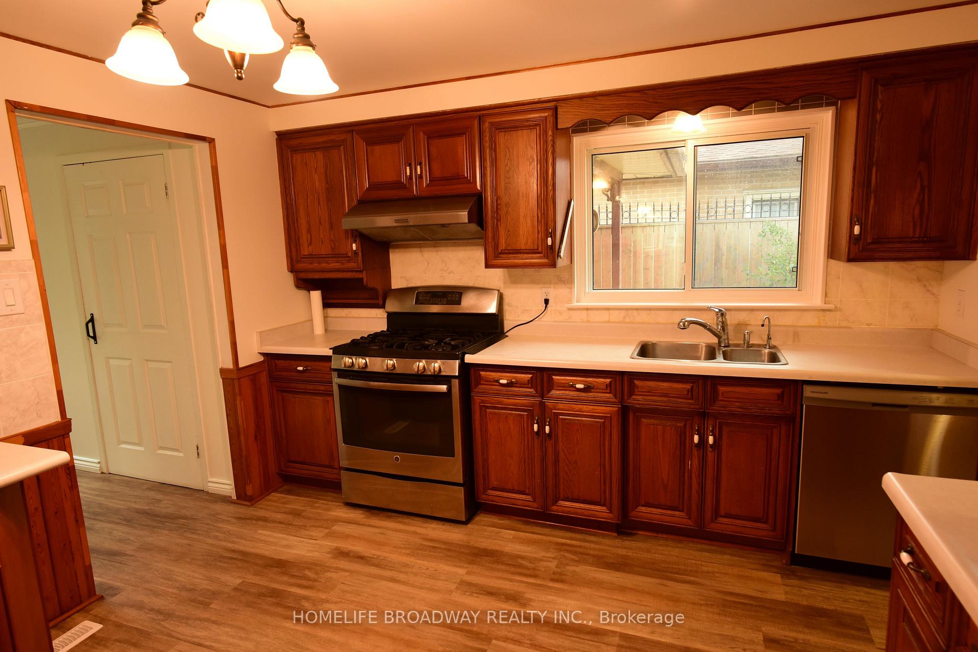 Photo 6 of 126 Hazelglen Drive, Kitchener — HOMEH