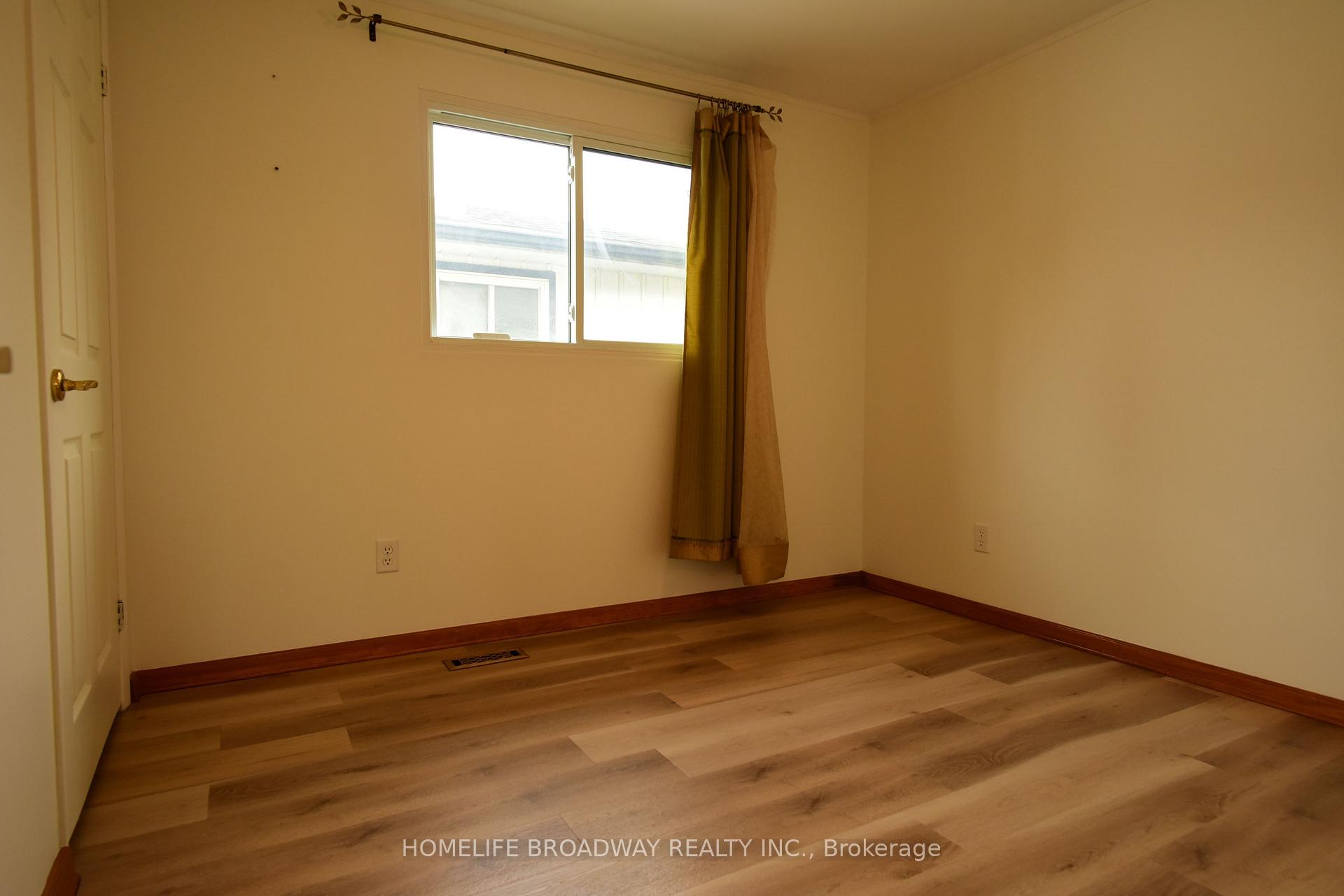 Photo 11 of 126 Hazelglen Drive, Kitchener — HOMEH