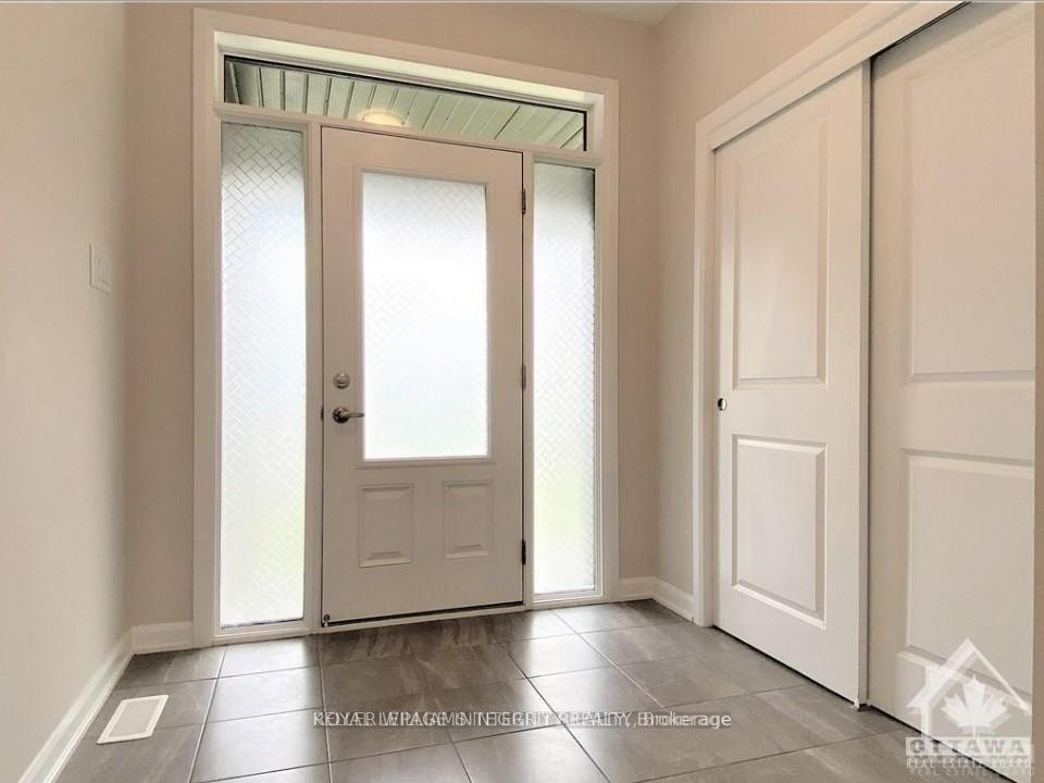 Photo 2 of 18 Eramosa Crescent, Ottawa, Kanata - Kanata Lakes/Heritage Hills — HOMEH