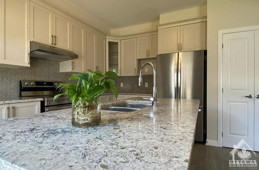Photo 11 of 18 Eramosa Crescent, Ottawa, Kanata - Kanata Lakes/Heritage Hills — HOMEH