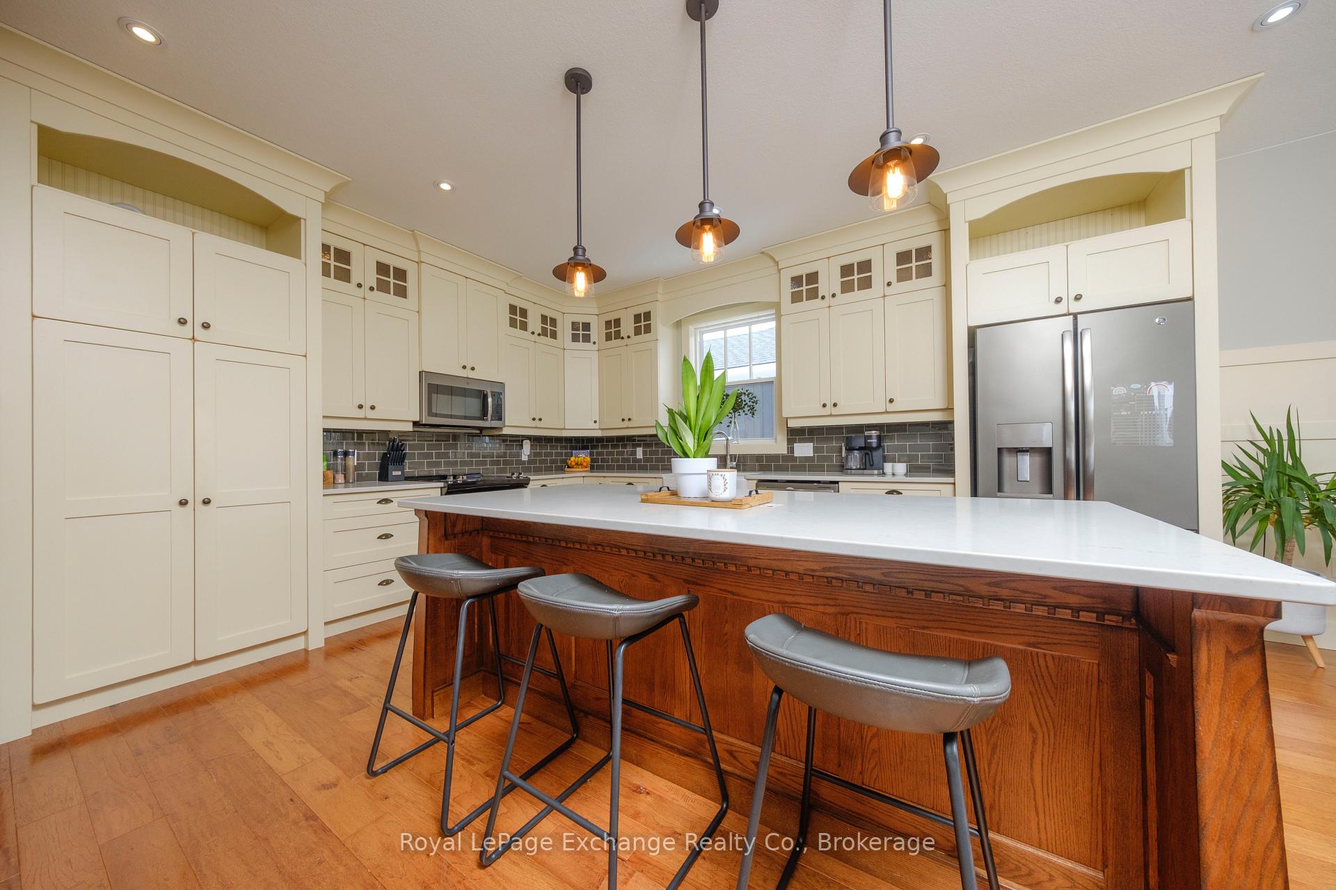 Photo 11 of 41 Lakefield Drive E, Kincardine — HOMEH