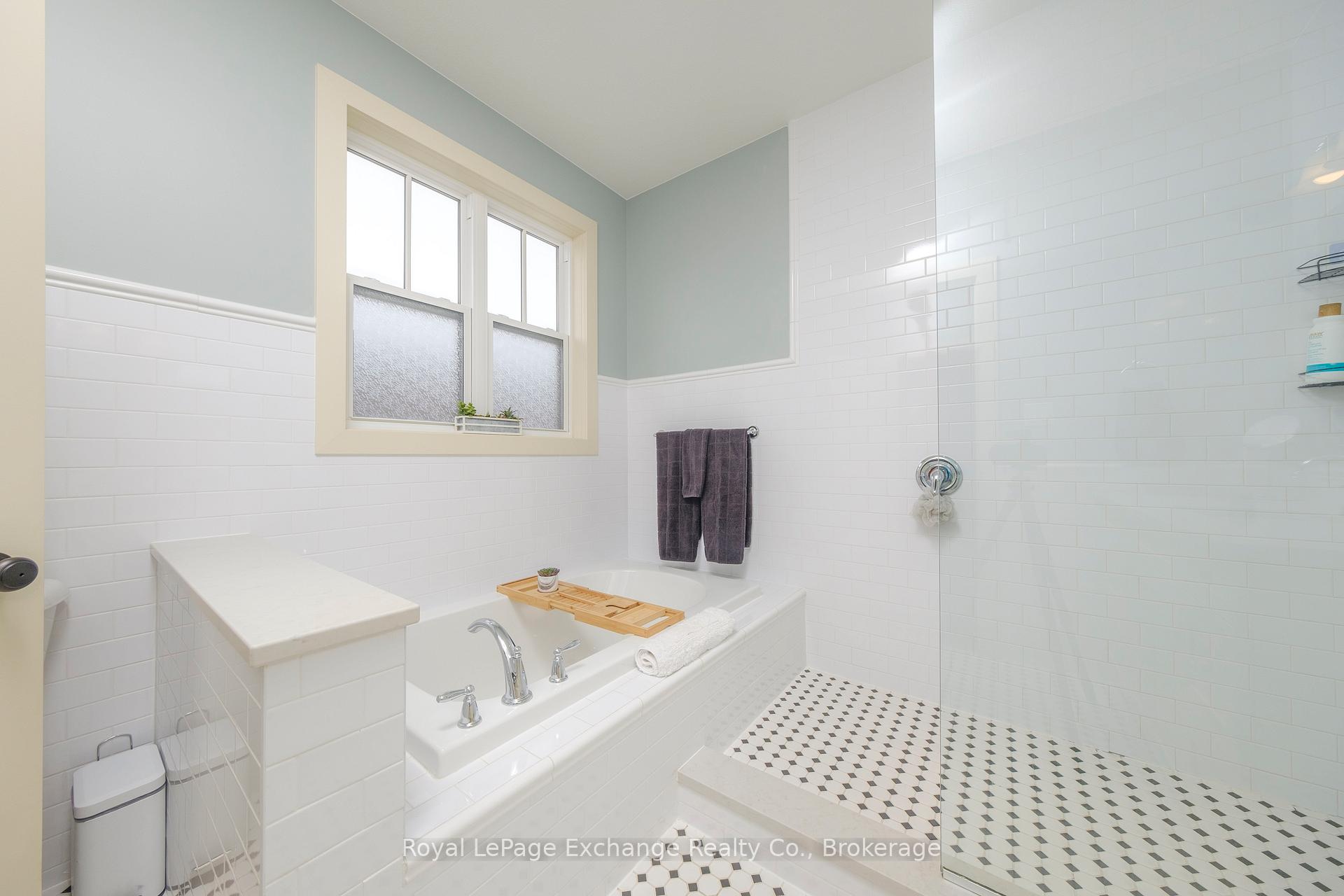 Photo 13 of 41 Lakefield Drive E, Kincardine — HOMEH