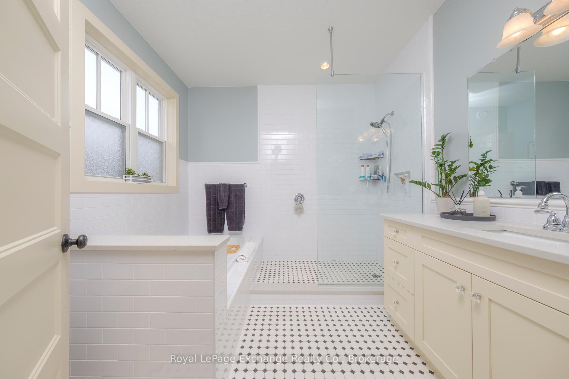 Photo 14 of 41 Lakefield Drive E, Kincardine — HOMEH