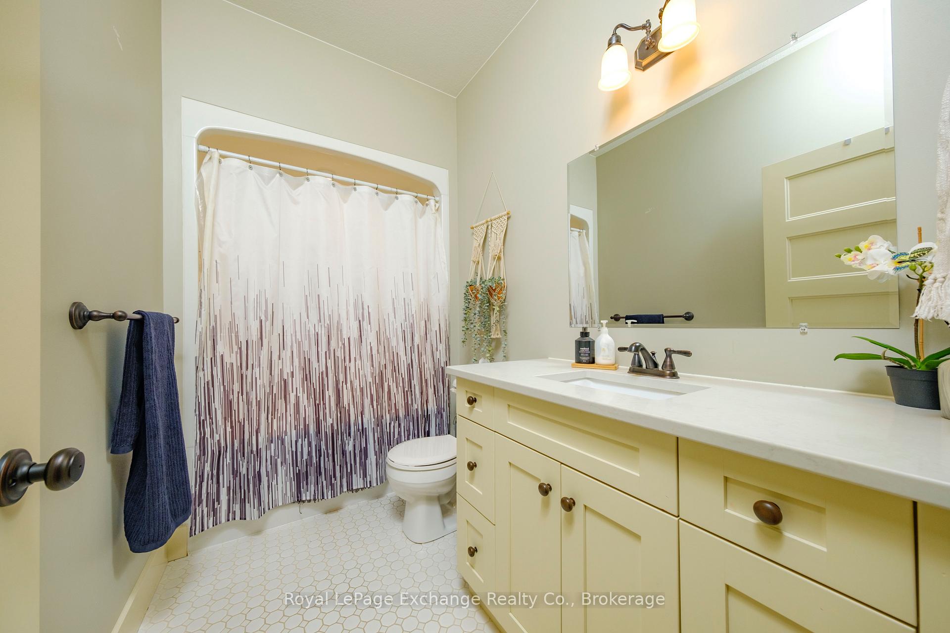 Photo 18 of 41 Lakefield Drive E, Kincardine — HOMEH