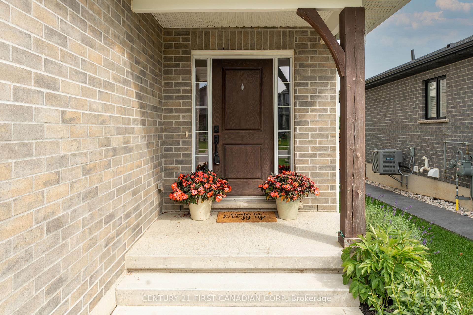 Photo 4 of 114 Gilmour Drive, Lucan Biddulph, Lucan — HOMEH