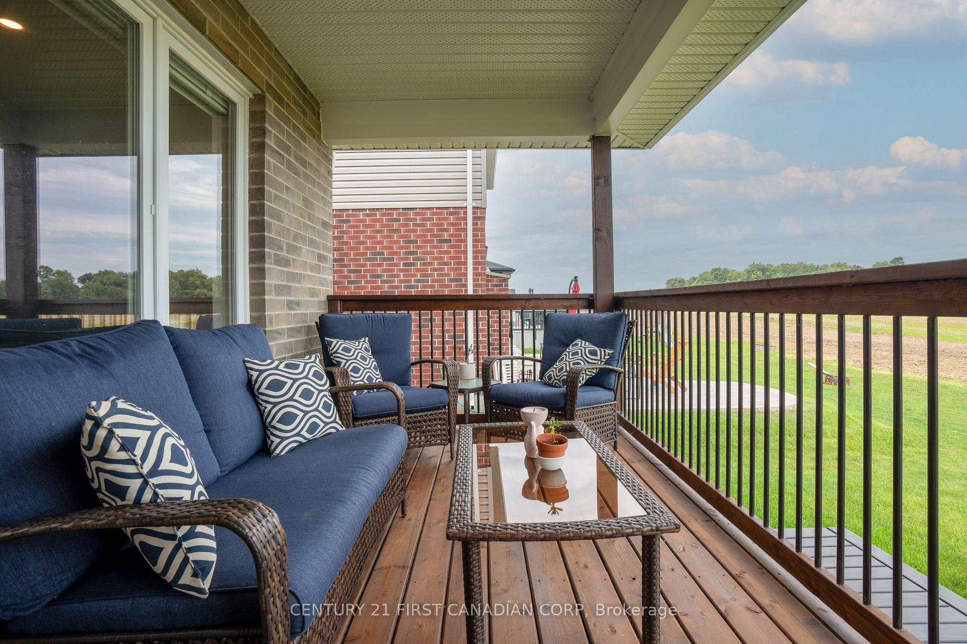 Photo 7 of 114 Gilmour Drive, Lucan Biddulph, Lucan — HOMEH