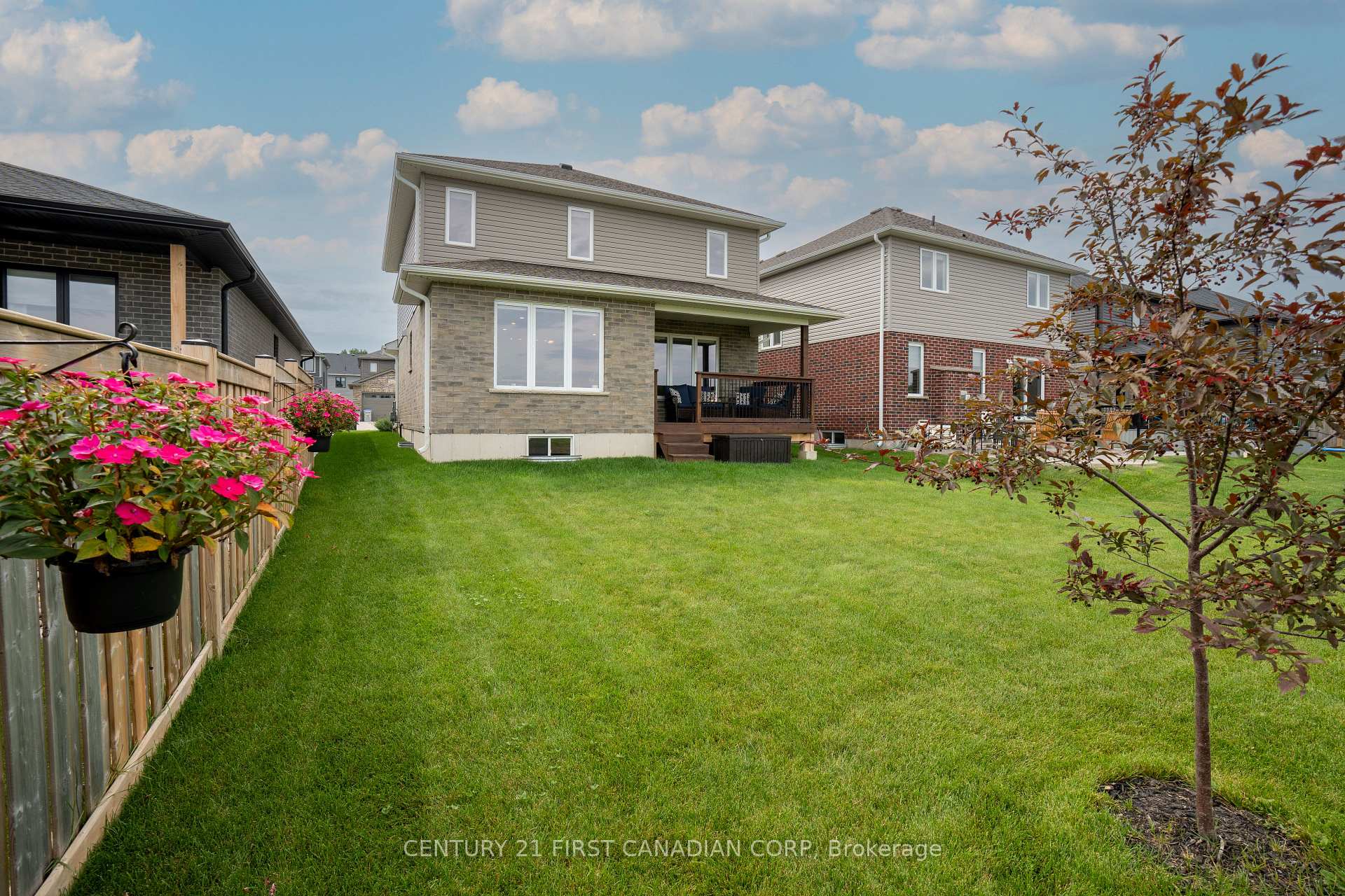 Photo 8 of 114 Gilmour Drive, Lucan Biddulph, Lucan — HOMEH