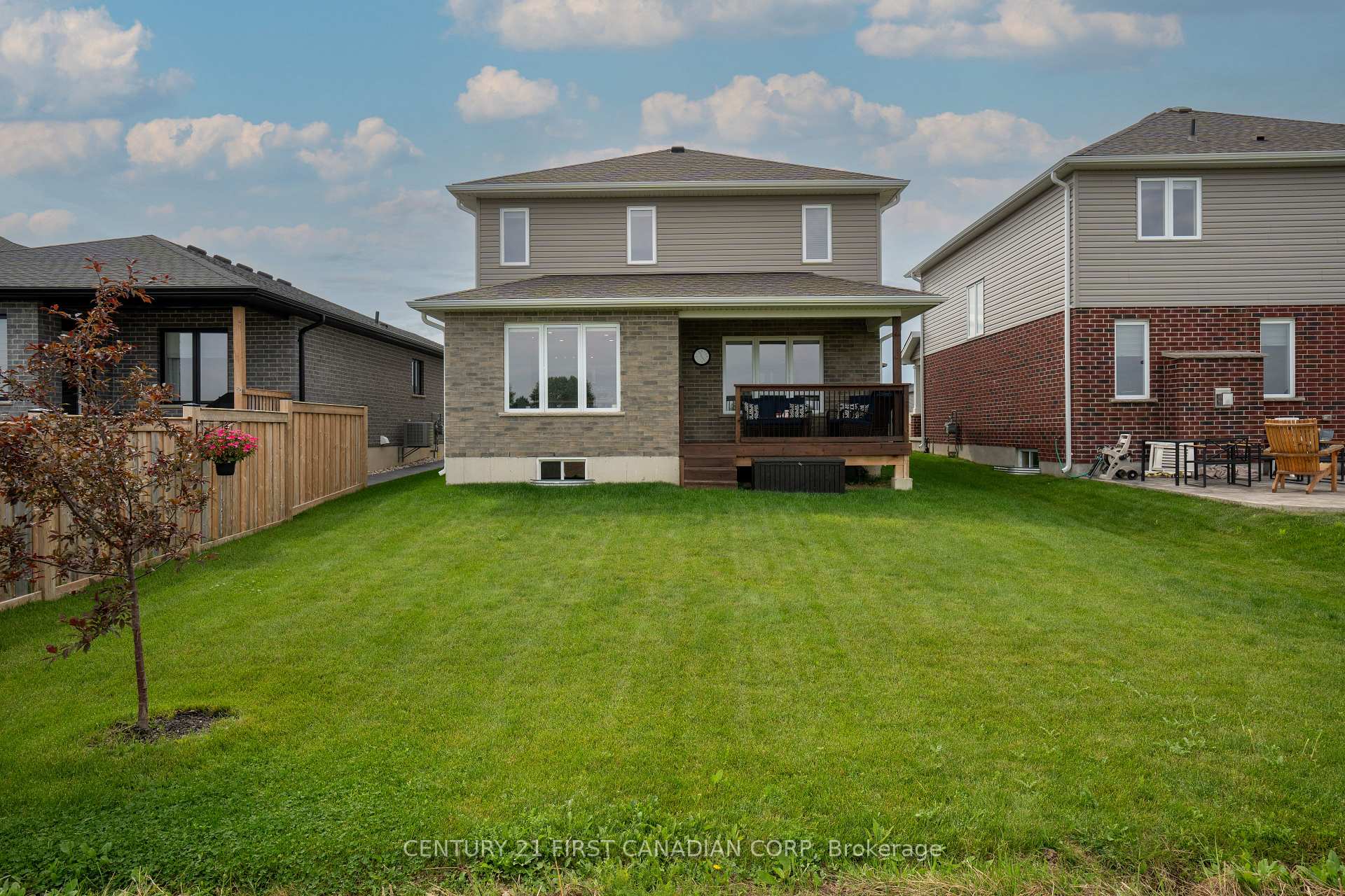 Photo 9 of 114 Gilmour Drive, Lucan Biddulph, Lucan — HOMEH