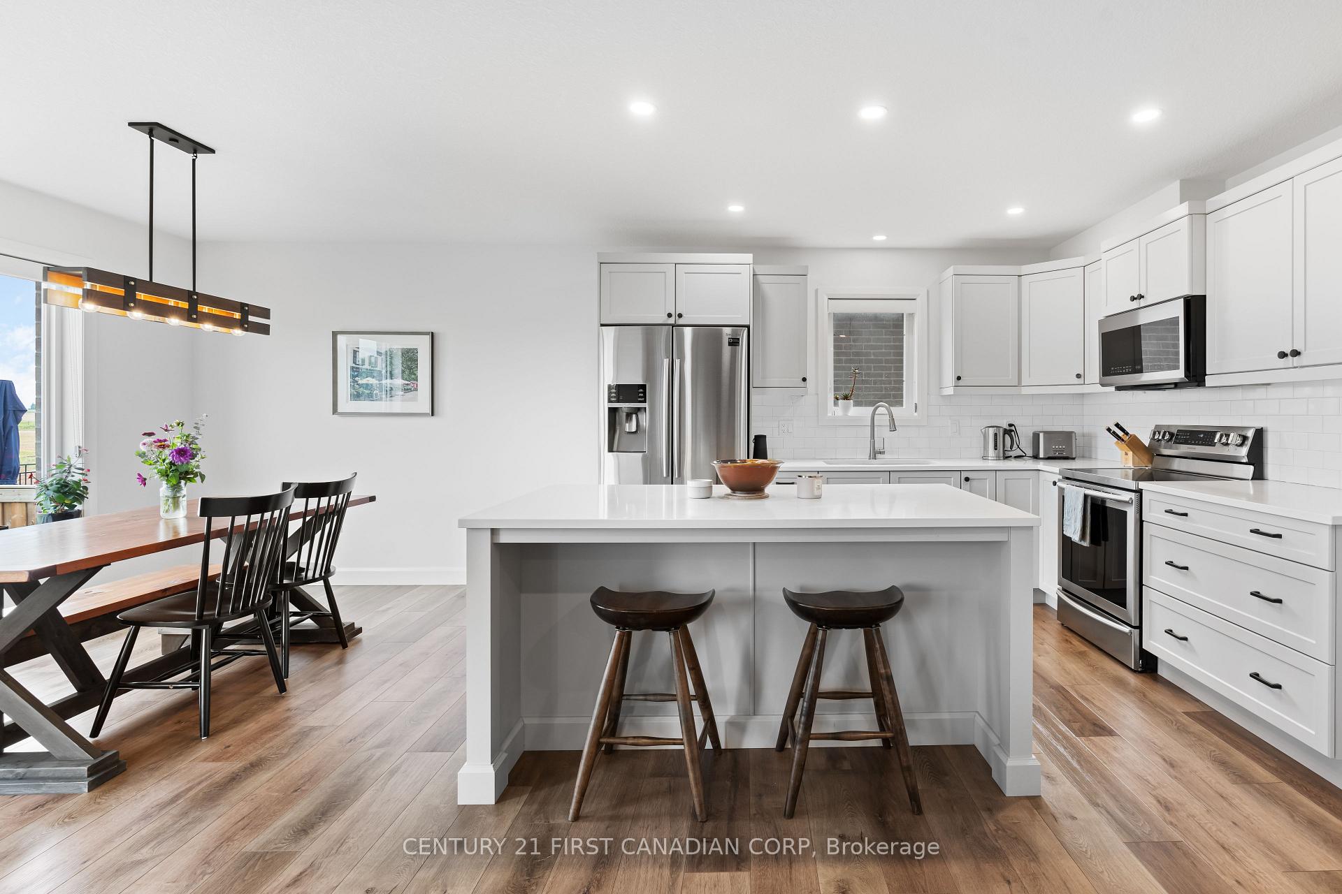 Photo 16 of 114 Gilmour Drive, Lucan Biddulph, Lucan — HOMEH