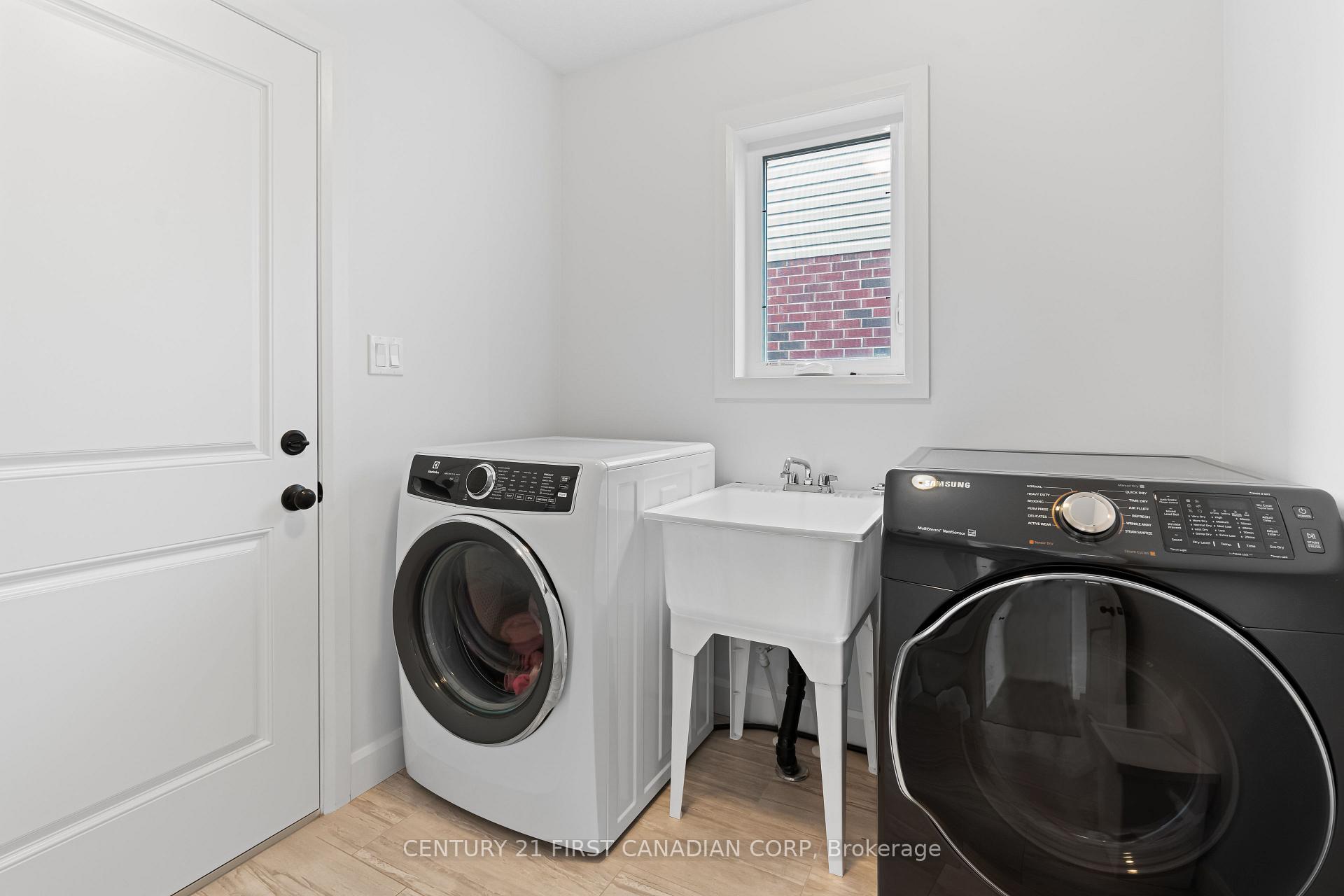 Photo 21 of 114 Gilmour Drive, Lucan Biddulph, Lucan — HOMEH