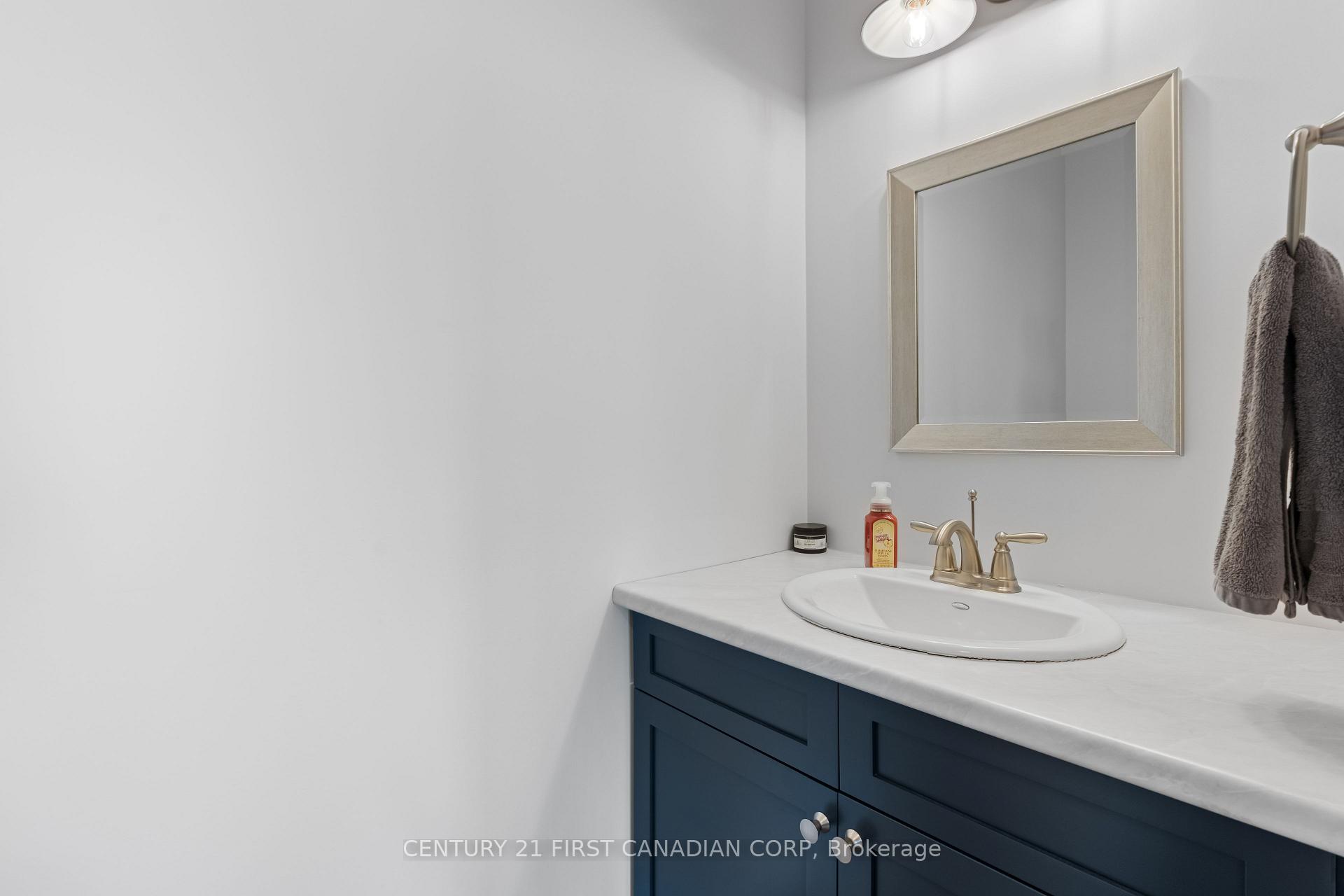 Photo 22 of 114 Gilmour Drive, Lucan Biddulph, Lucan — HOMEH