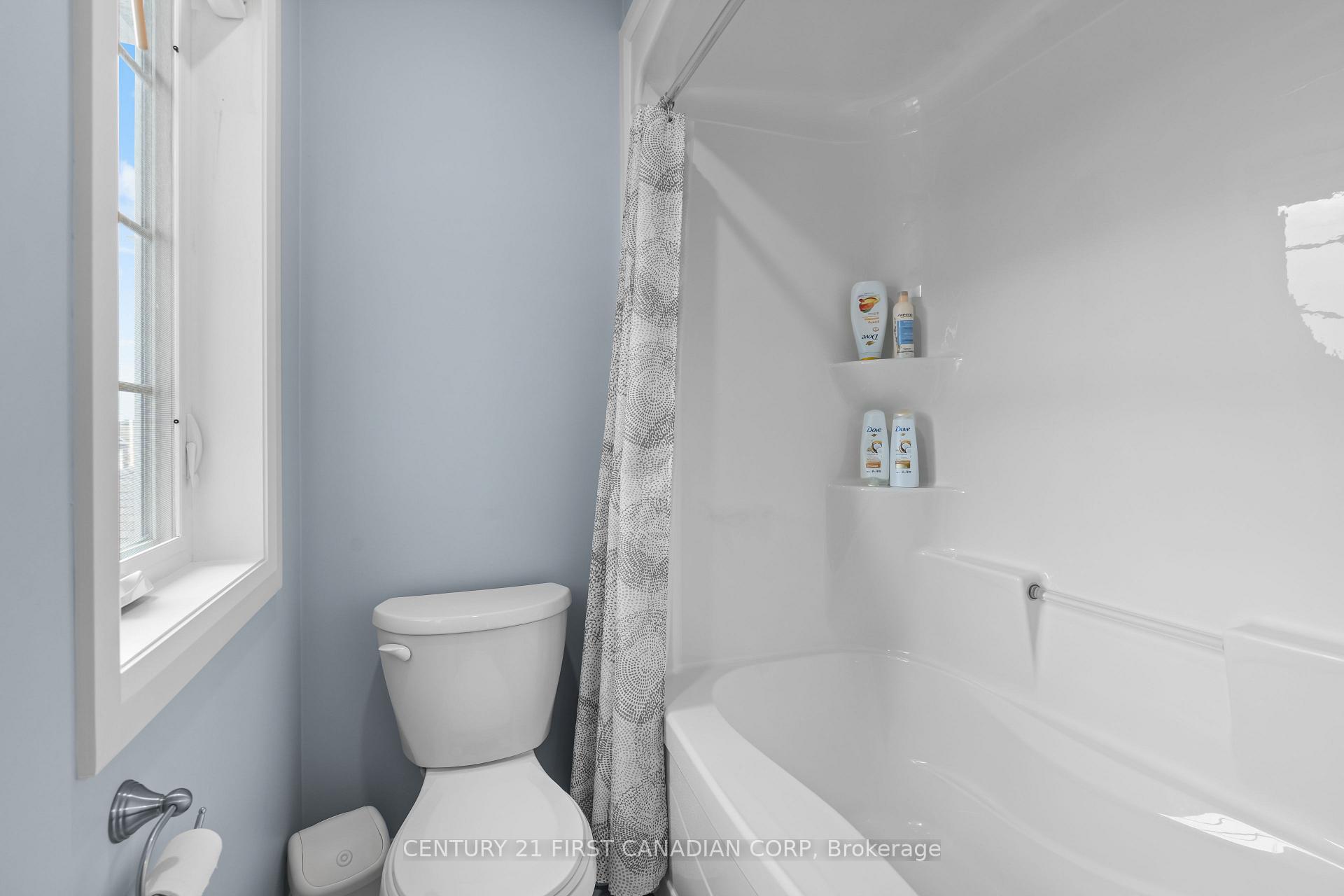 Photo 30 of 114 Gilmour Drive, Lucan Biddulph, Lucan — HOMEH