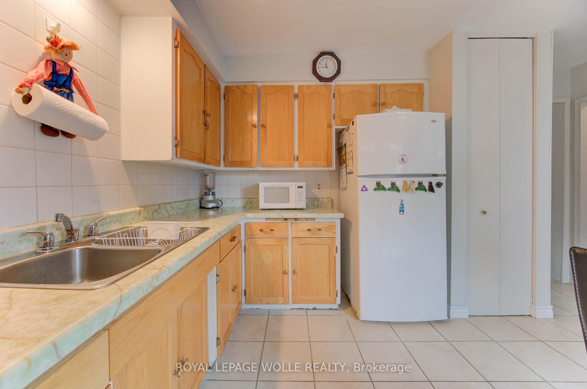 Photo 9 of 4 Flint Drive, Kitchener — HOMEH