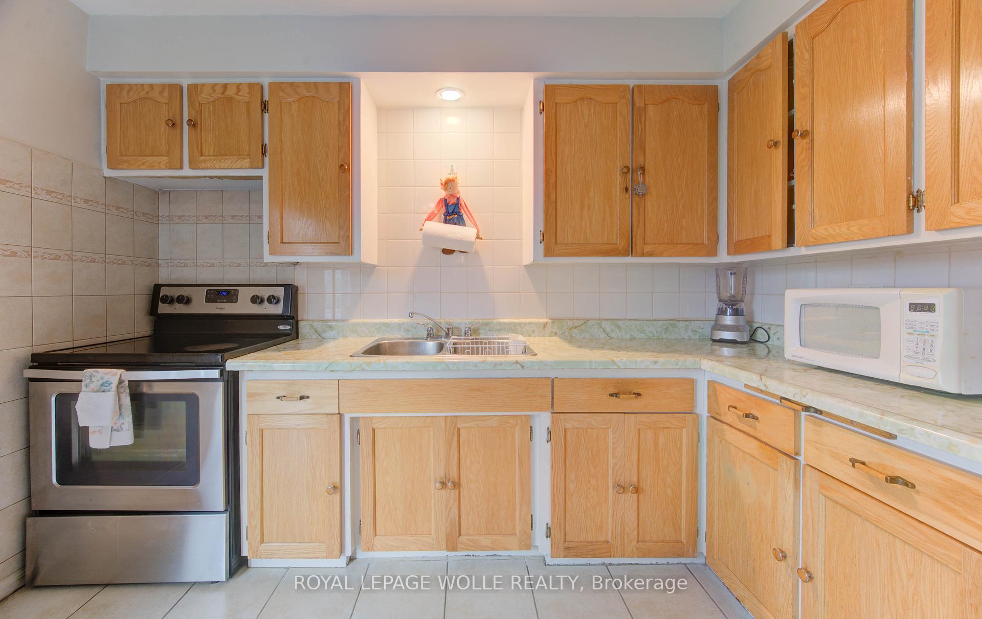 Photo 11 of 4 Flint Drive, Kitchener — HOMEH
