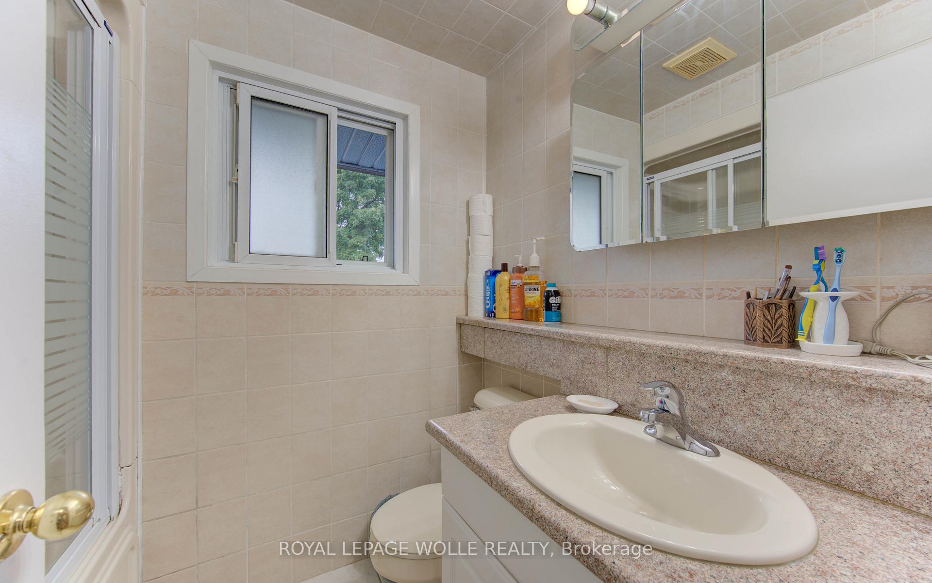 Photo 17 of 4 Flint Drive, Kitchener — HOMEH