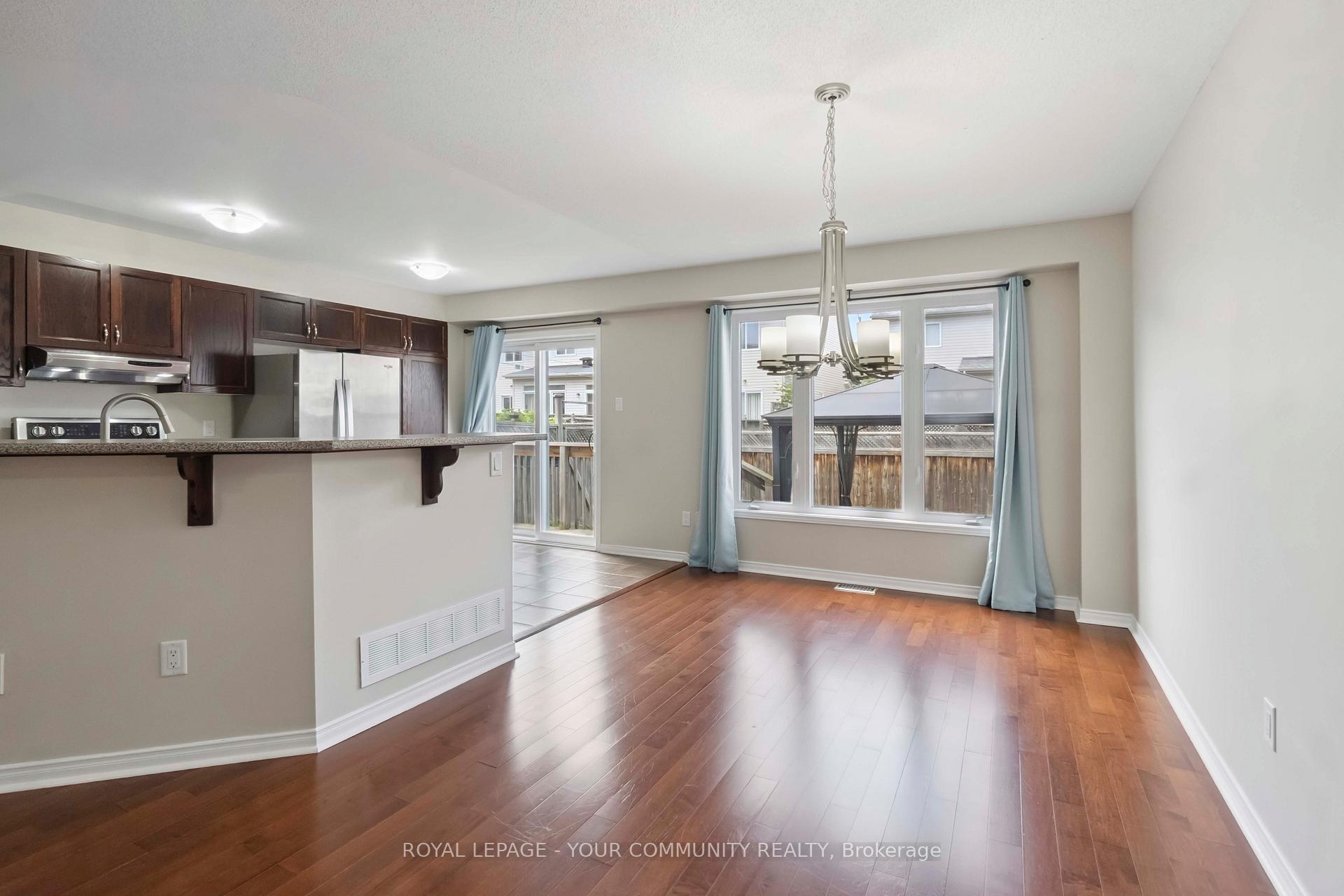 Photo 5 of 320 Applecross Crescent, Ottawa, Kanata - Morgan's Grant/South March — HOMEH