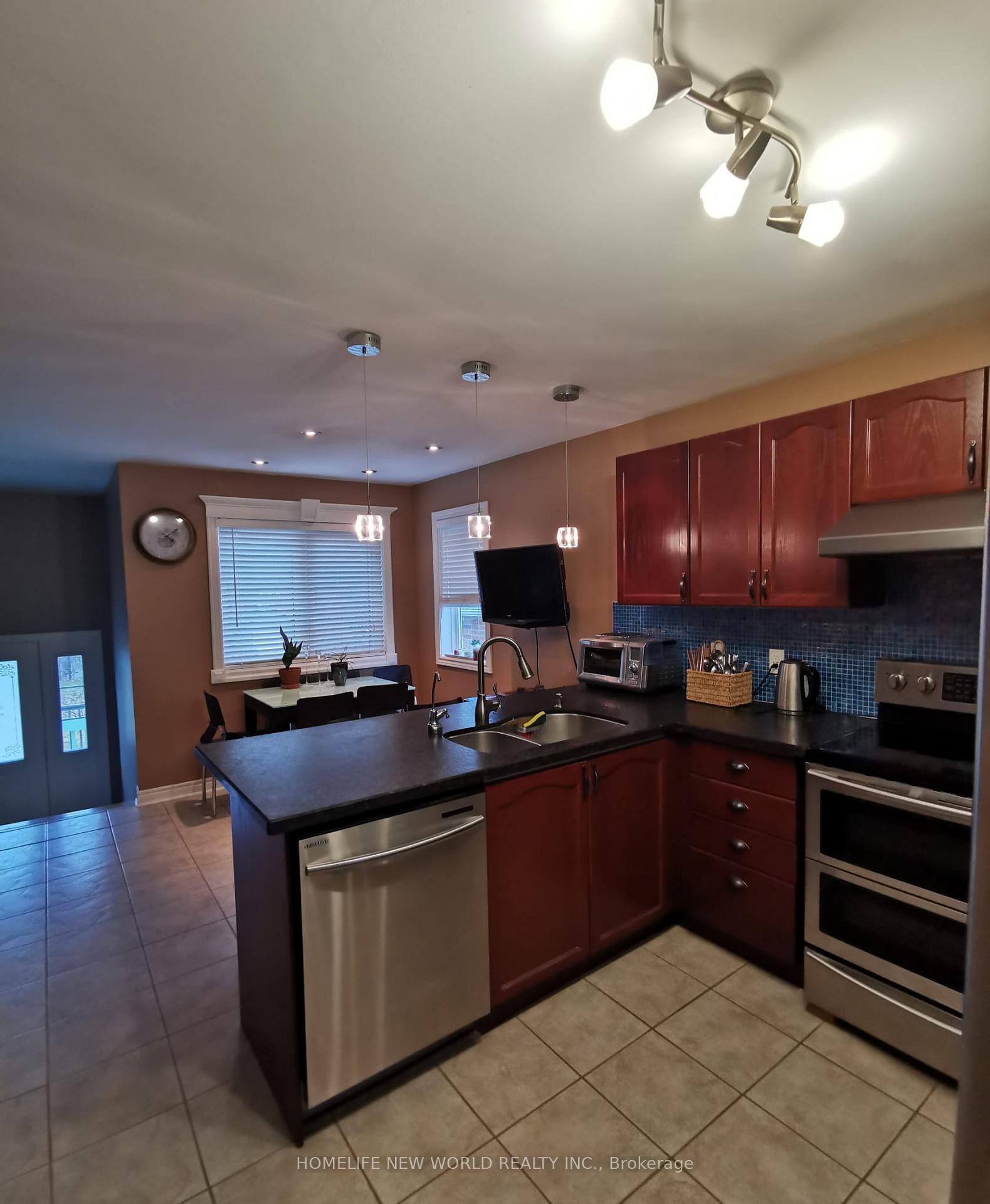 Photo 5 of 186 Roselena Drive, King, Schomberg — HOMEH