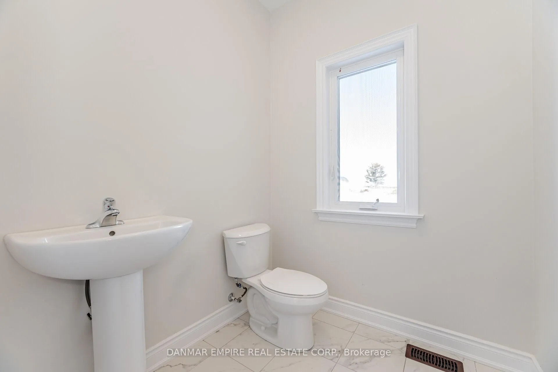 Photo 12 of 2226 Greg Gemmell Way, Innisfil, Churchill — HOMEH
