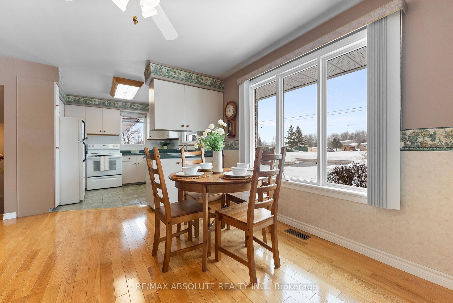Photo 11 of 48 Lenser Street, McNab/Braeside, Mcnab/Braeside Twps — HOMEH