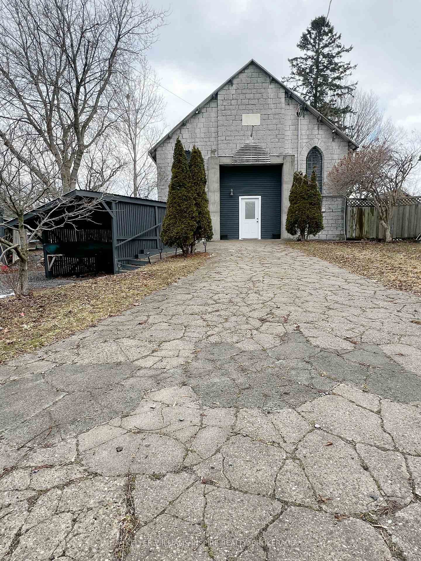 Photo 1 of 319 Simmons Road, Loyalist, Lennox and Addington - South — HOMEH