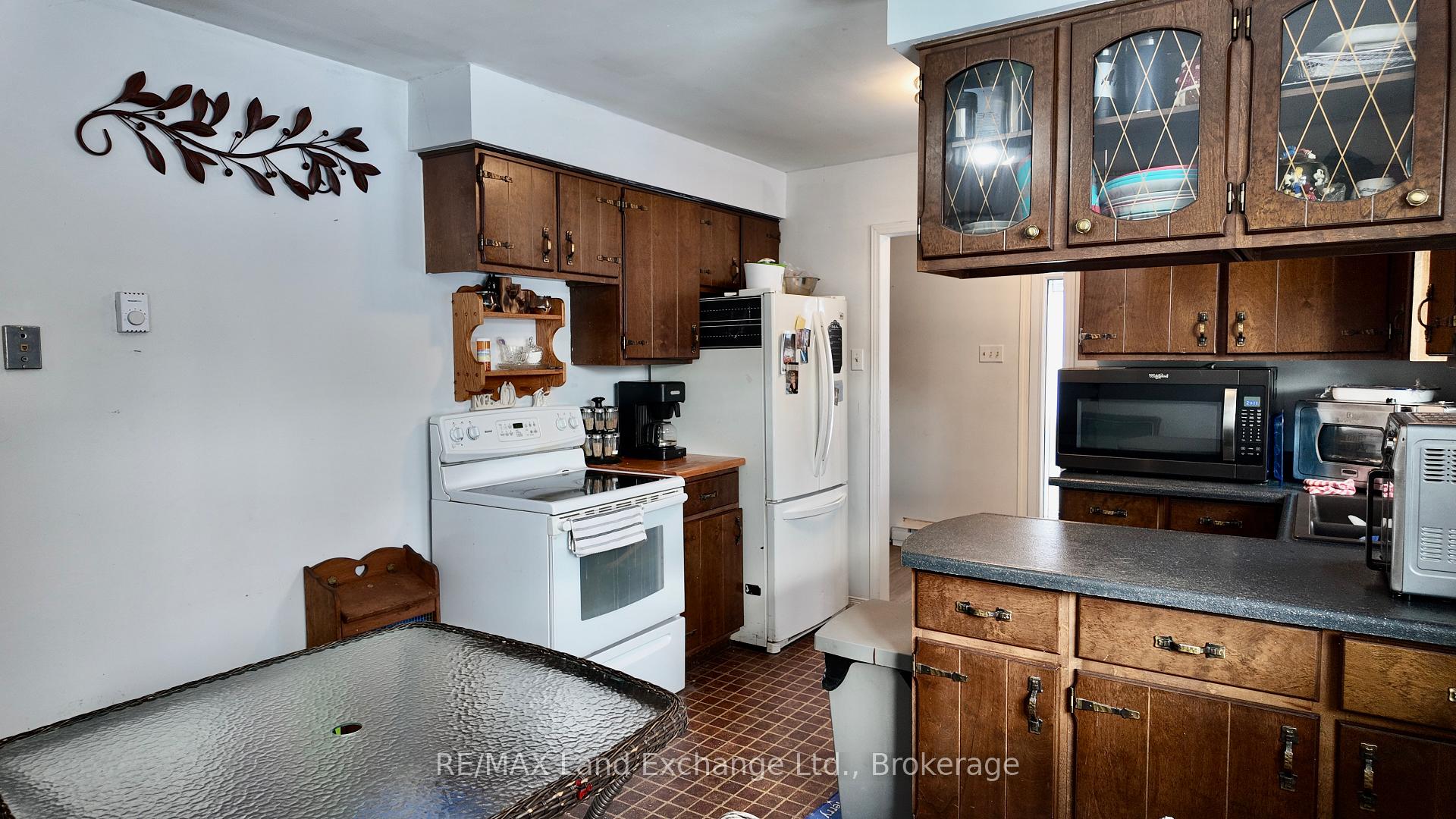 Photo 4 of 24 Stanley Street, Kincardine — HOMEH